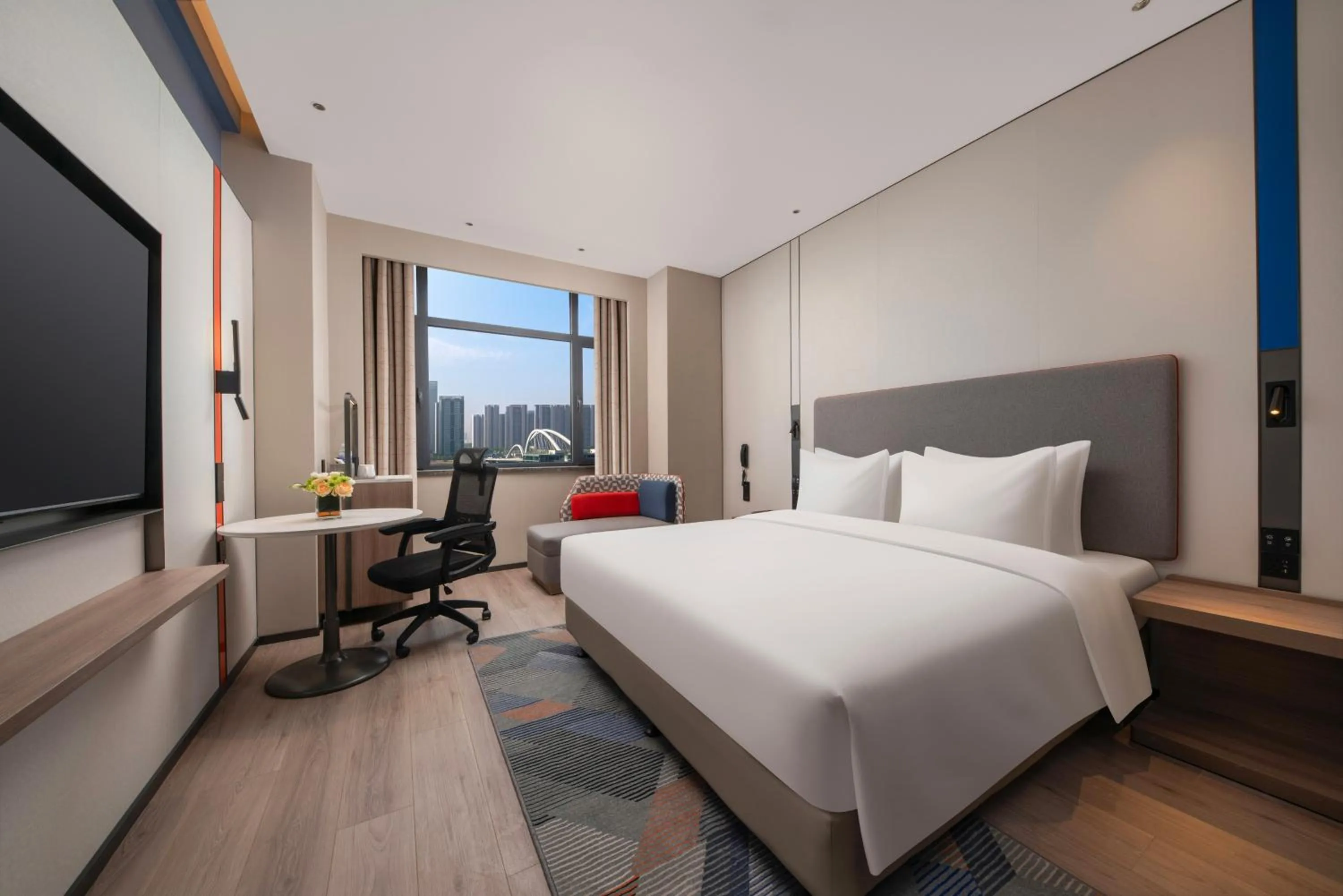 Photo of the whole room in Holiday Inn Express Qingdao City Balcony by IHG