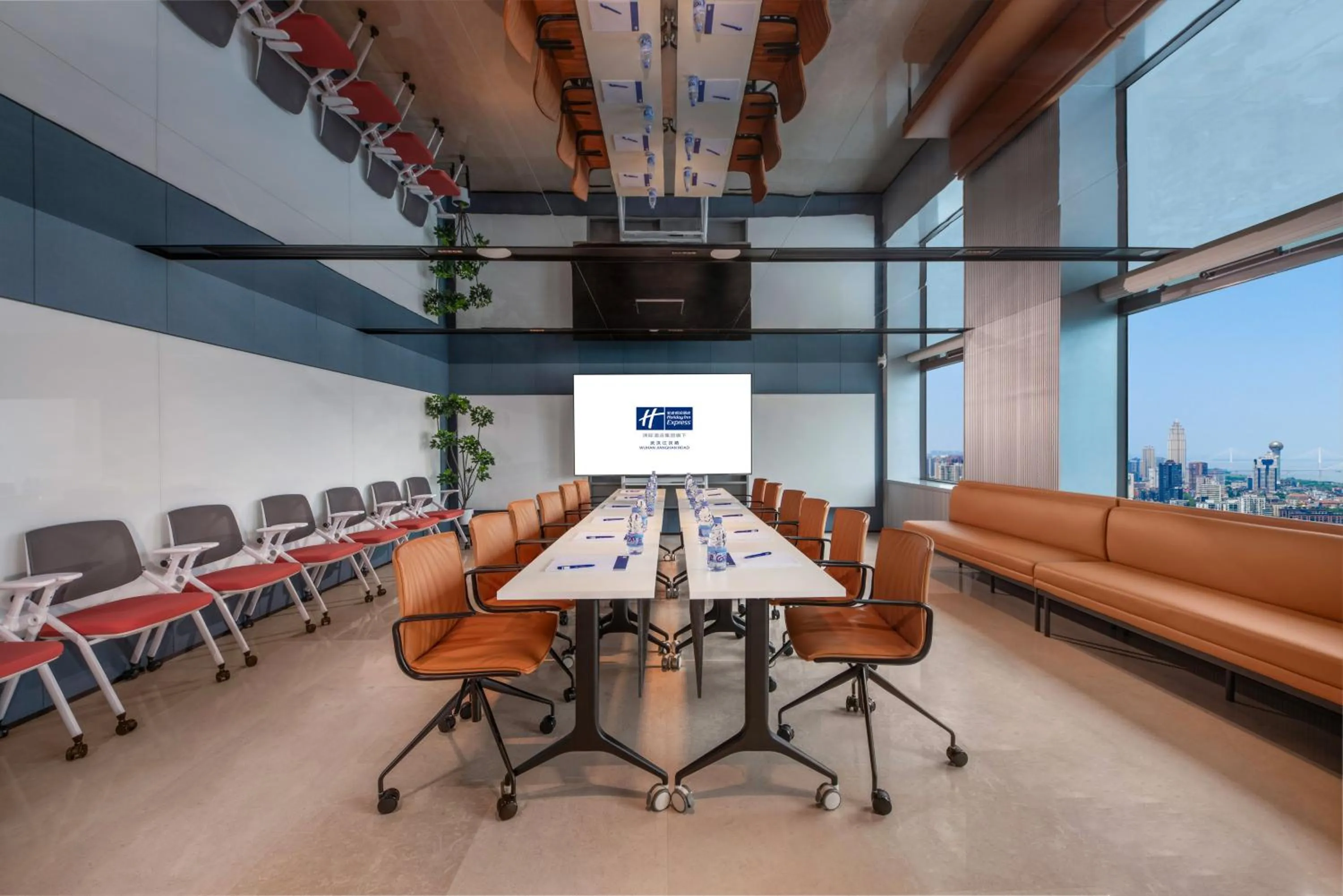 Meeting/conference room in Holiday Inn Express Wuhan Jianghan Road by IHG