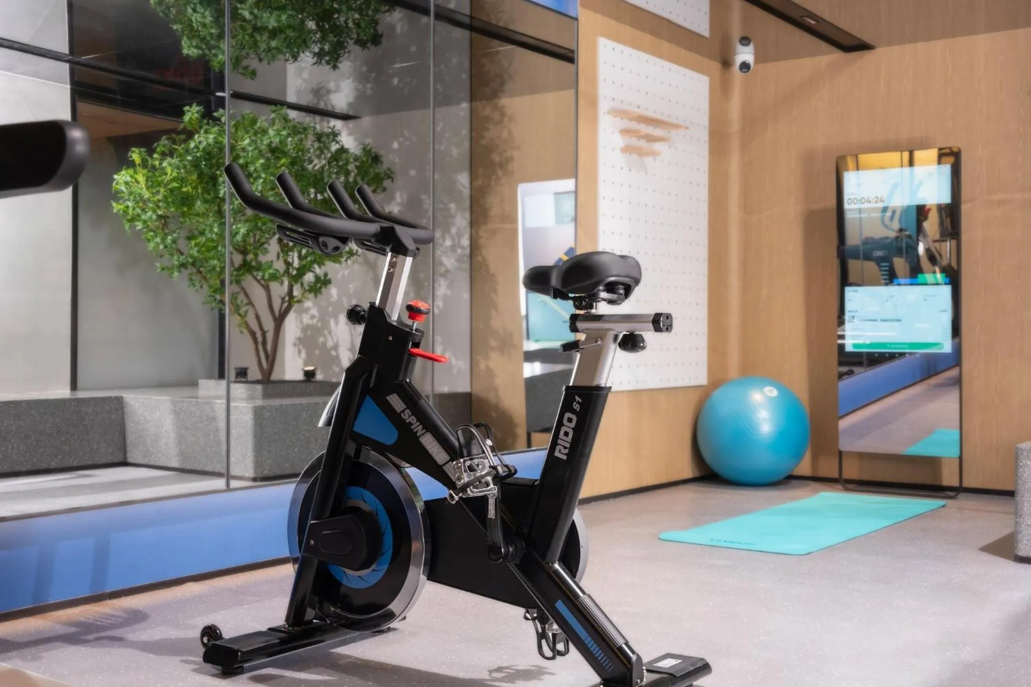 Fitness centre/facilities in Holiday Inn Express Wuhan Jianghan Road by IHG