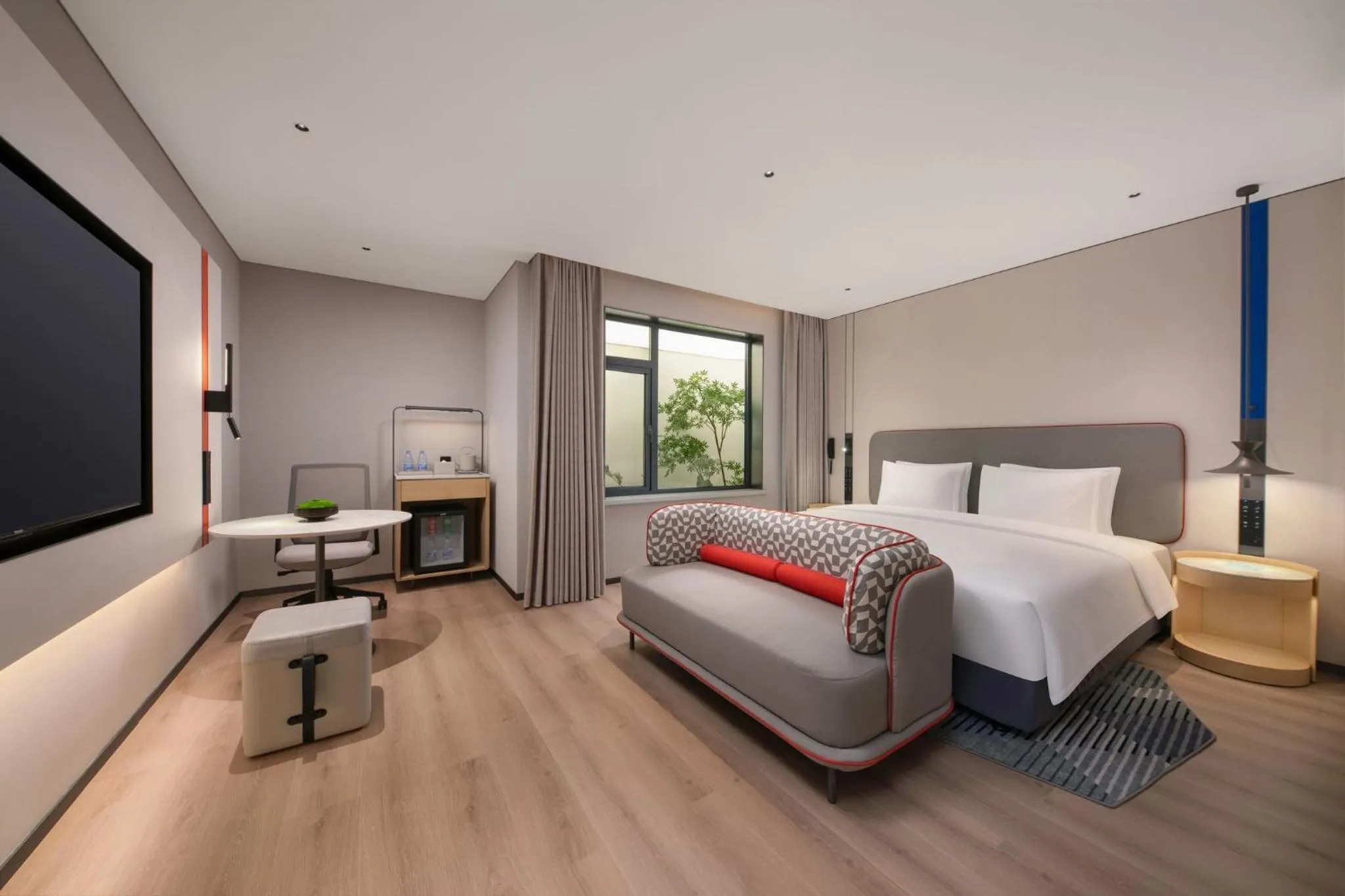 Photo of the whole room in Holiday Inn Express Wuhan Jianghan Road by IHG