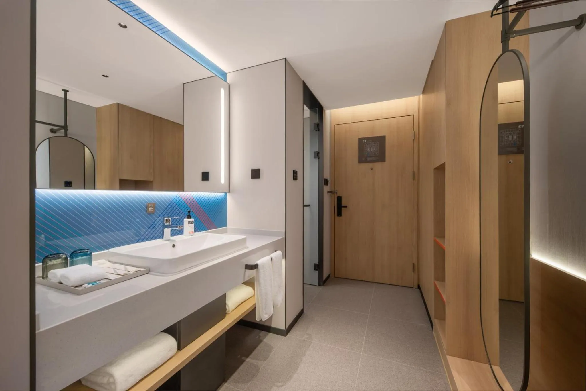 Photo of the whole room in Holiday Inn Express Wuhan Jianghan Road by IHG