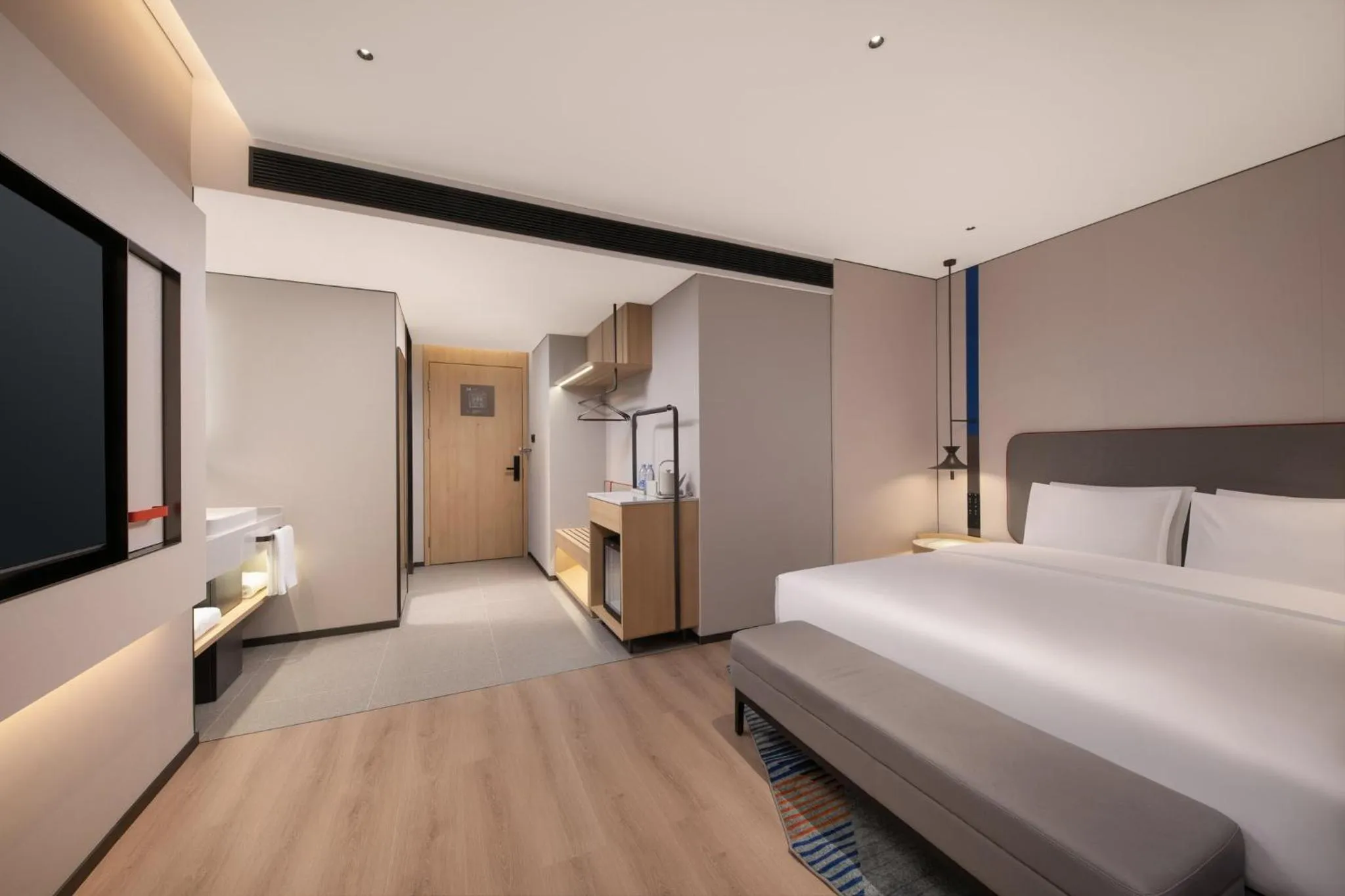 Photo of the whole room in Holiday Inn Express Wuhan Jianghan Road by IHG