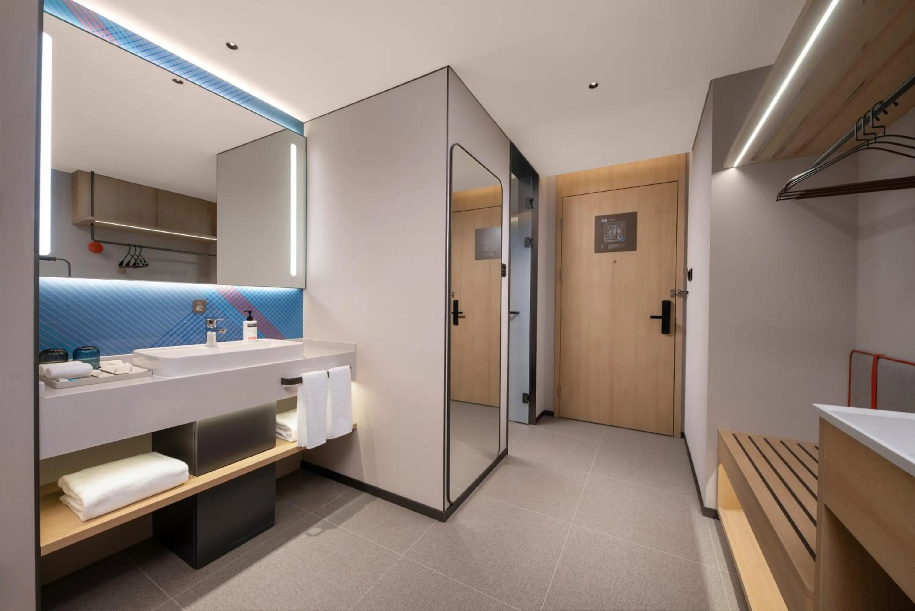 Photo of the whole room in Holiday Inn Express Wuhan Jianghan Road by IHG