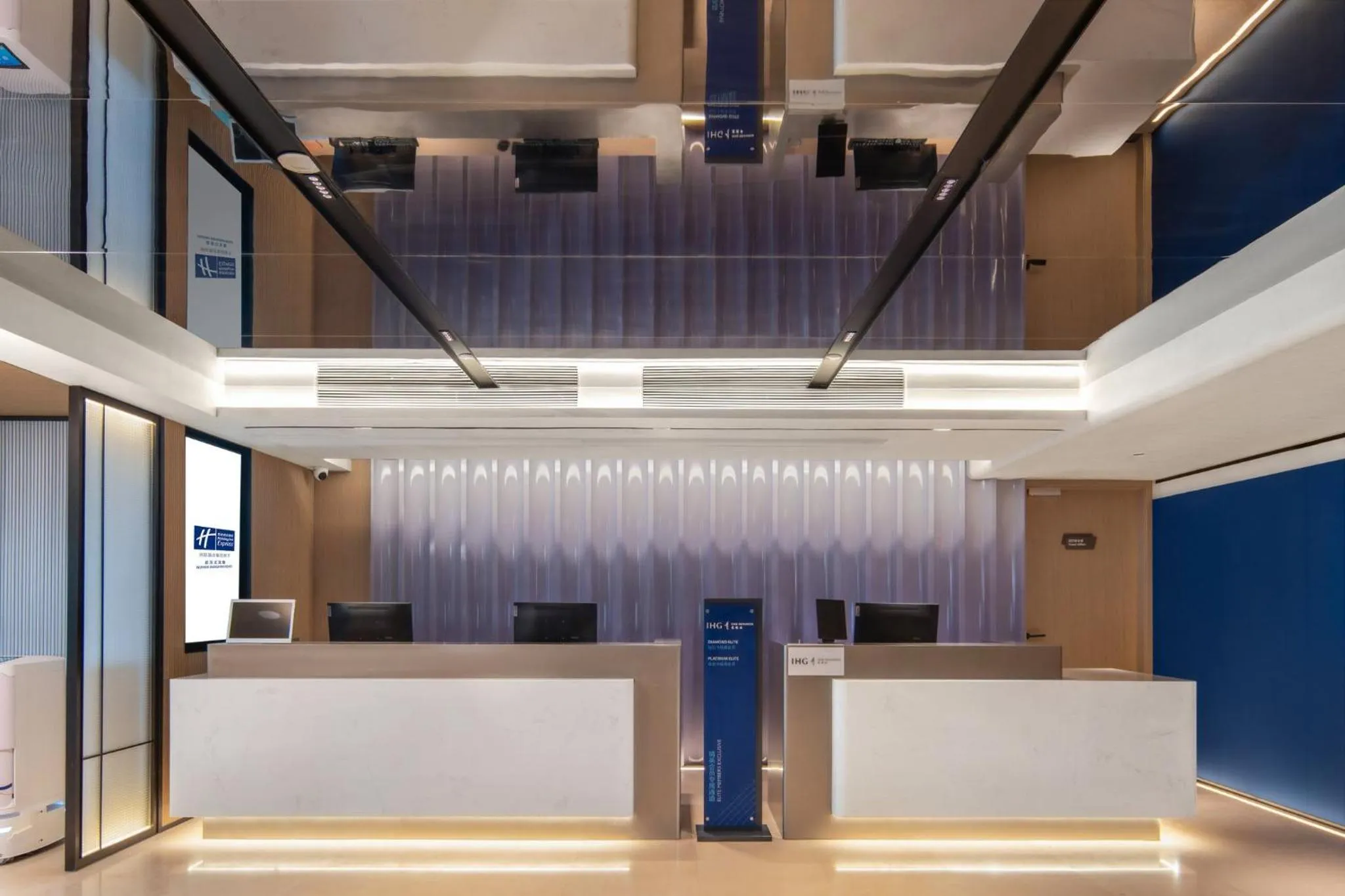 Property building in Holiday Inn Express Wuhan Jianghan Road by IHG