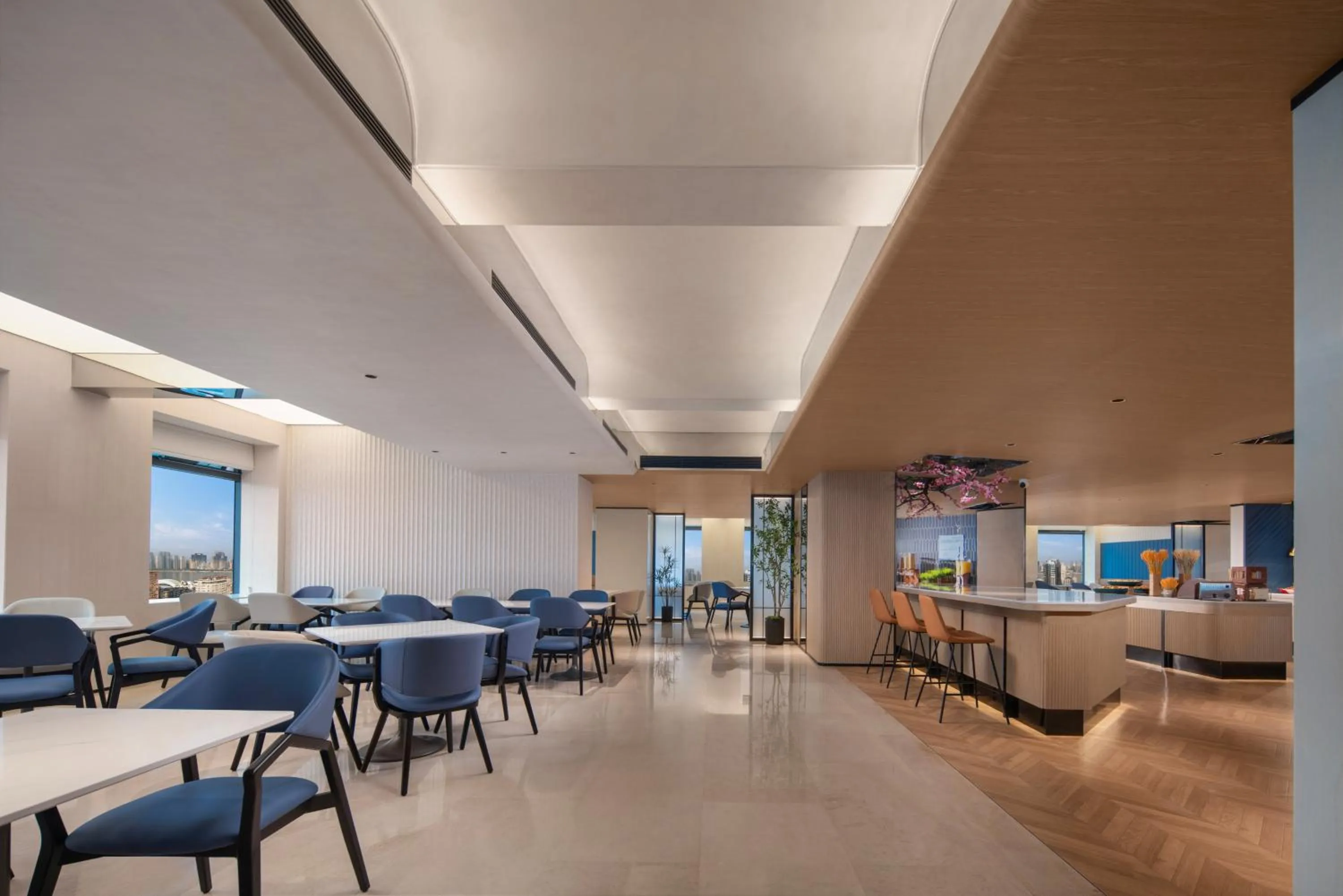 Restaurant/places to eat in Holiday Inn Express Wuhan Jianghan Road by IHG