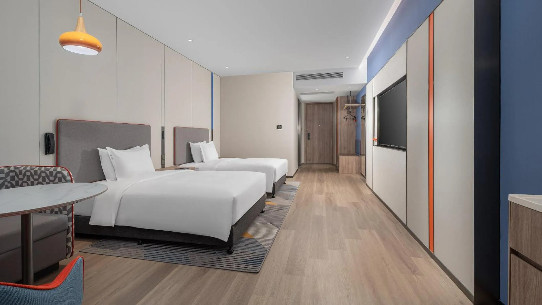 Photo of the whole room, Bed in Holiday Inn Express Xi'an Caotang Technology Park by IHG