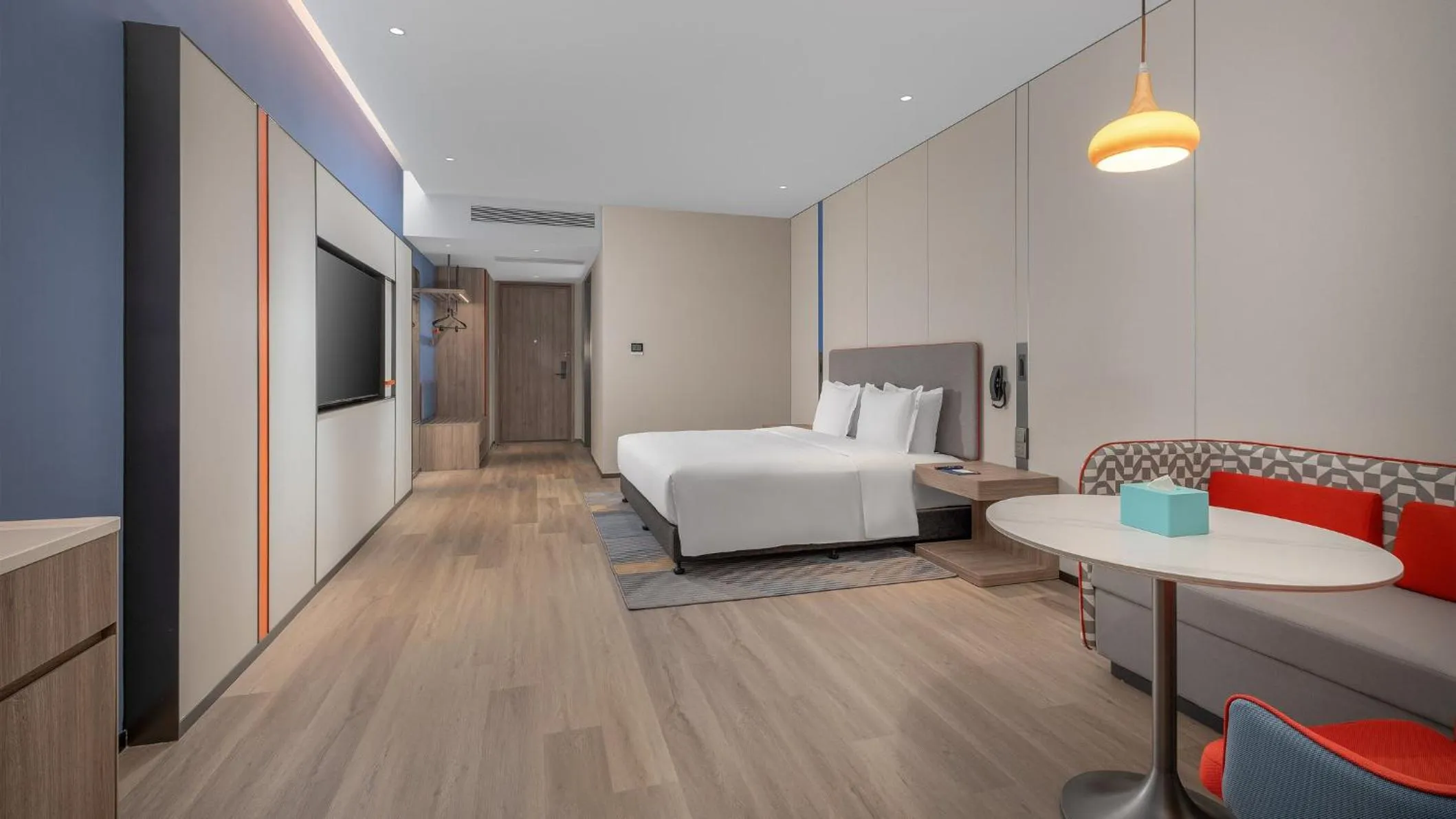 Photo of the whole room, Bed in Holiday Inn Express Xi'an Caotang Technology Park by IHG