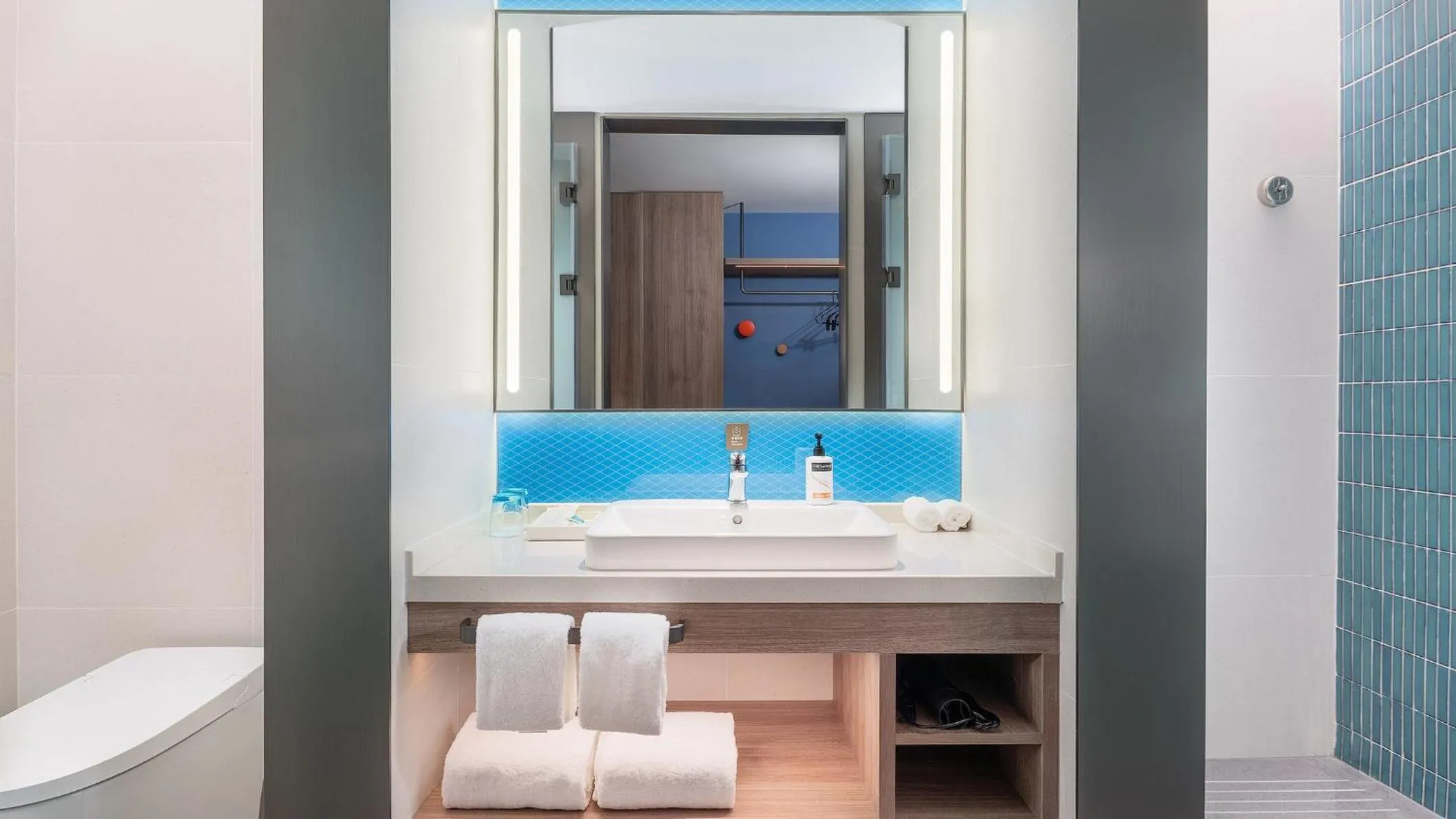 Bathroom in Holiday Inn Express Xi'an Caotang Technology Park by IHG