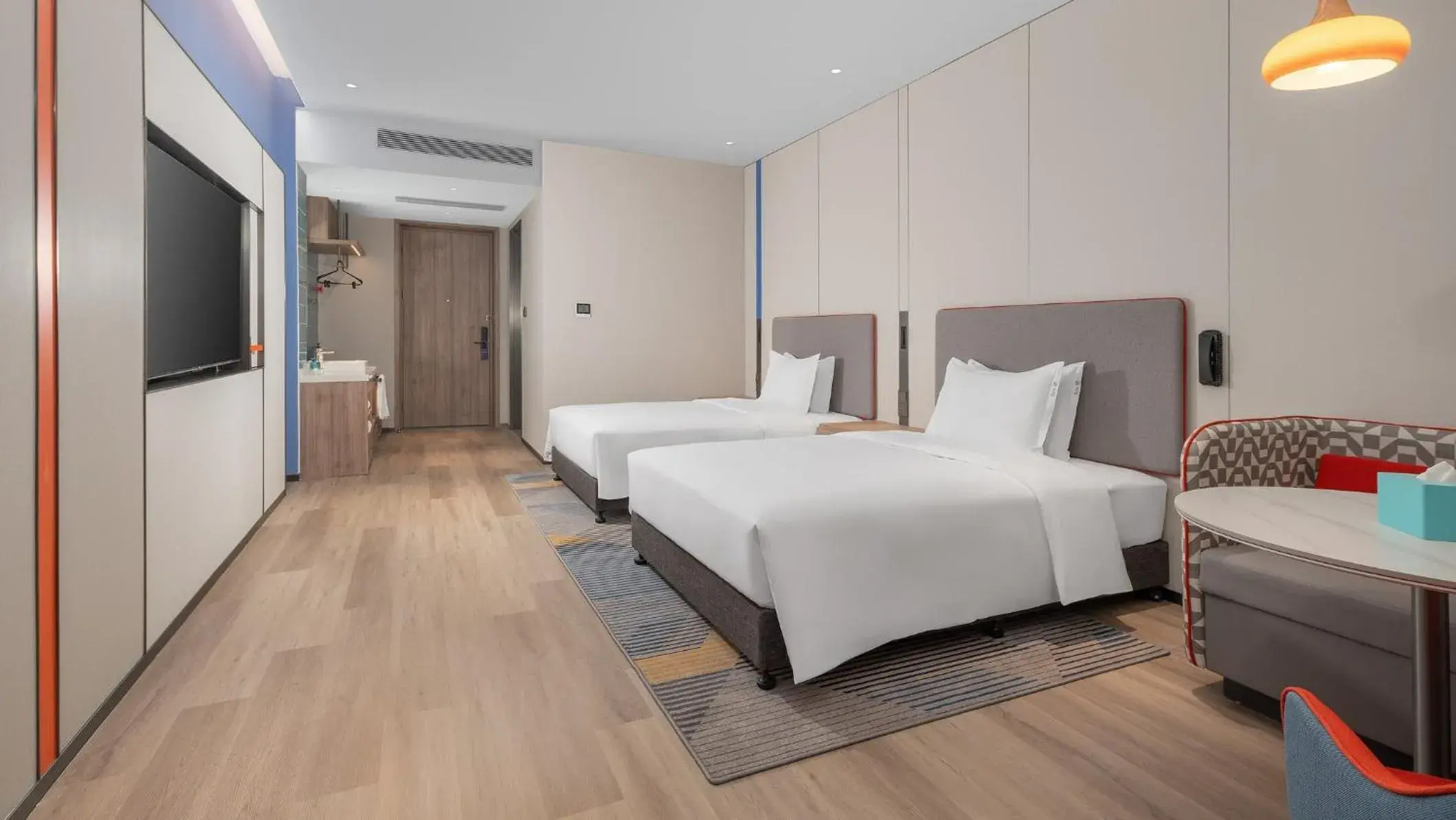 Standard Double Room with Two Double Beds and Mountain View in Holiday Inn Express Xi'an Caotang Technology Park by IHG Standard Double Room with Two Double Beds and Mountain View in Holiday Inn Express Xi'an Caotang Technology Park by IHG