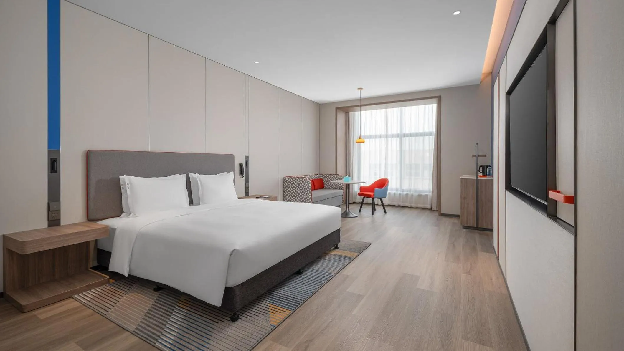 Photo of the whole room, Bed in Holiday Inn Express Xi'an Caotang Technology Park by IHG