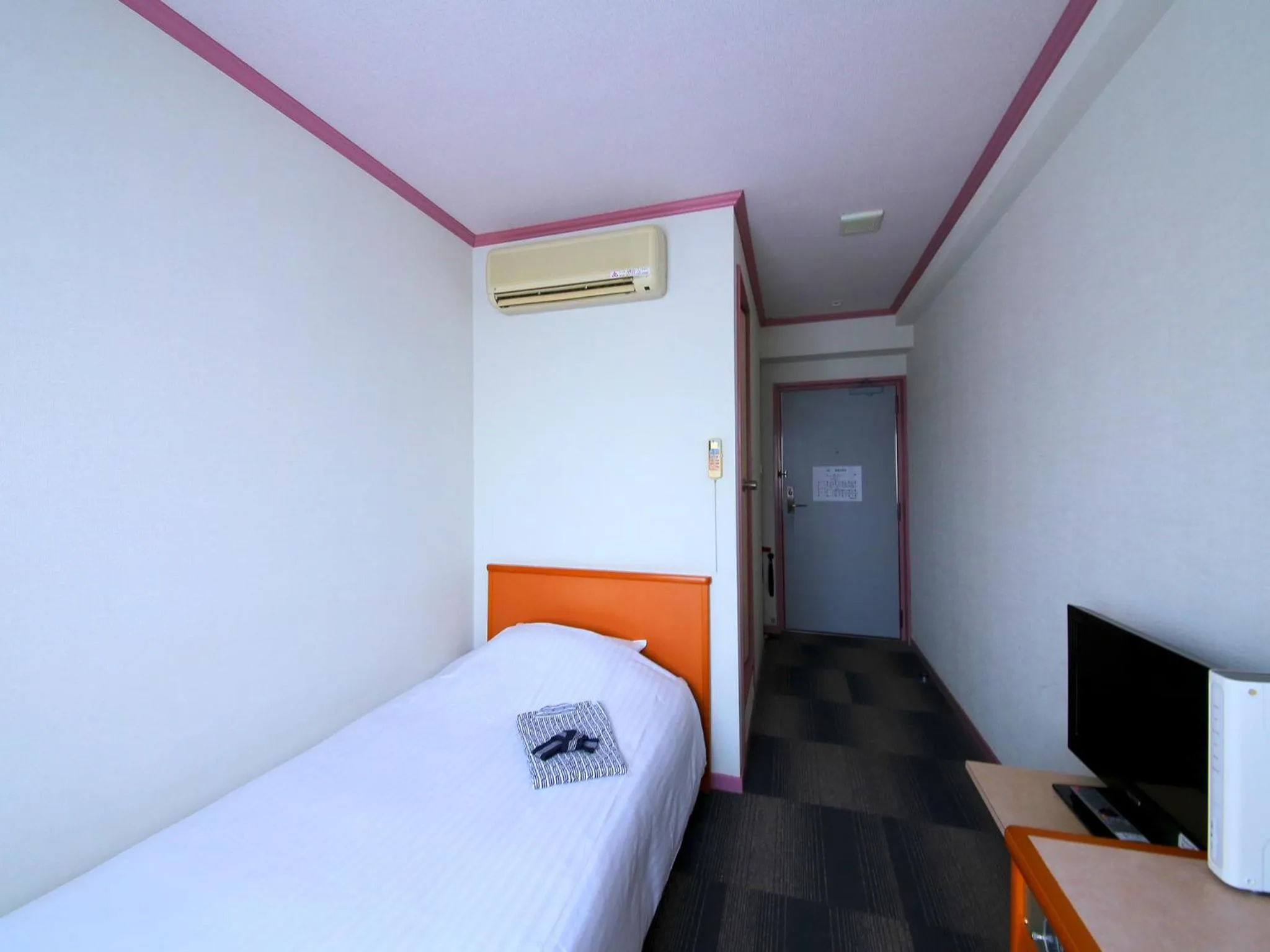 Photo of the whole room, Bed in Matsukaze