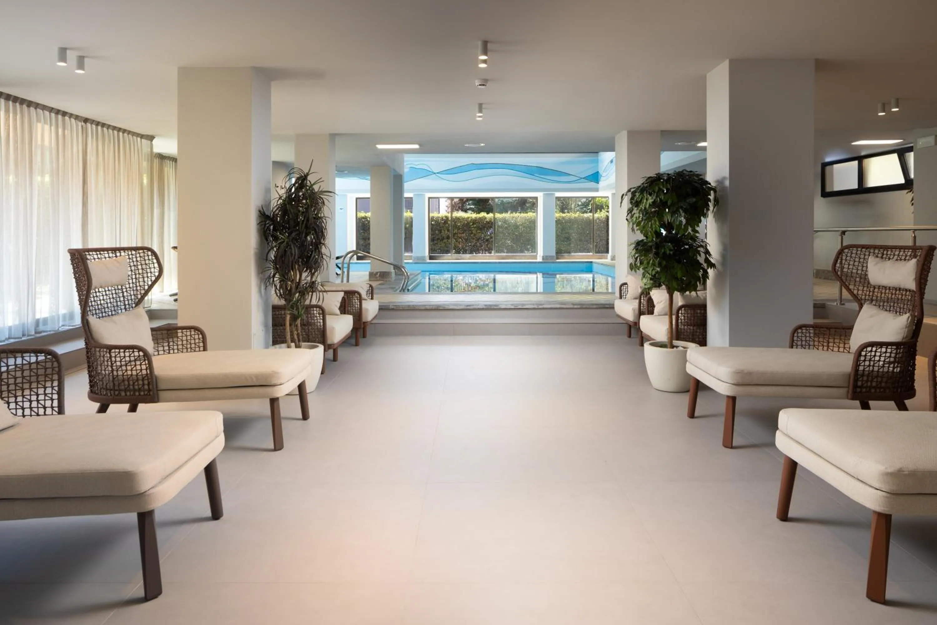 Swimming pool in Hotel Du Lac et Bellevue