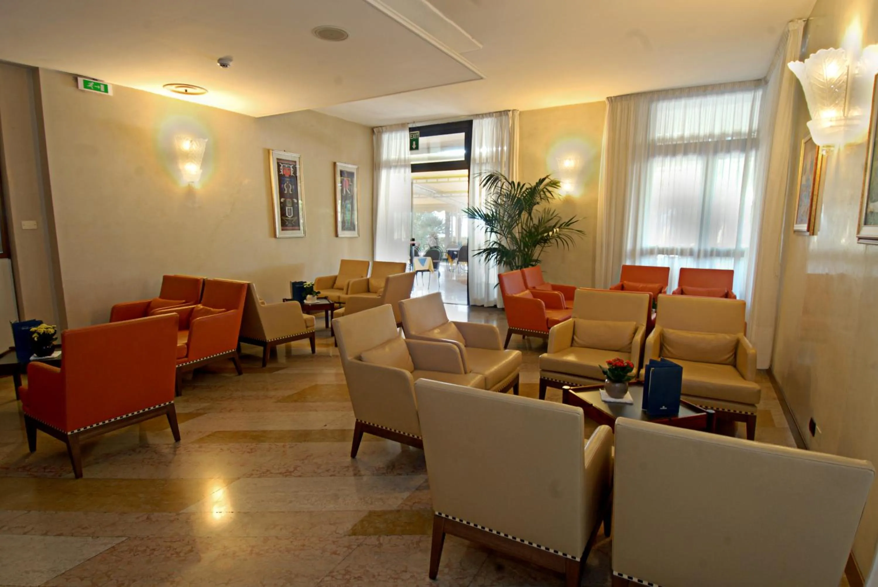 Lounge or bar in Hotel Du Lac et Bellevue