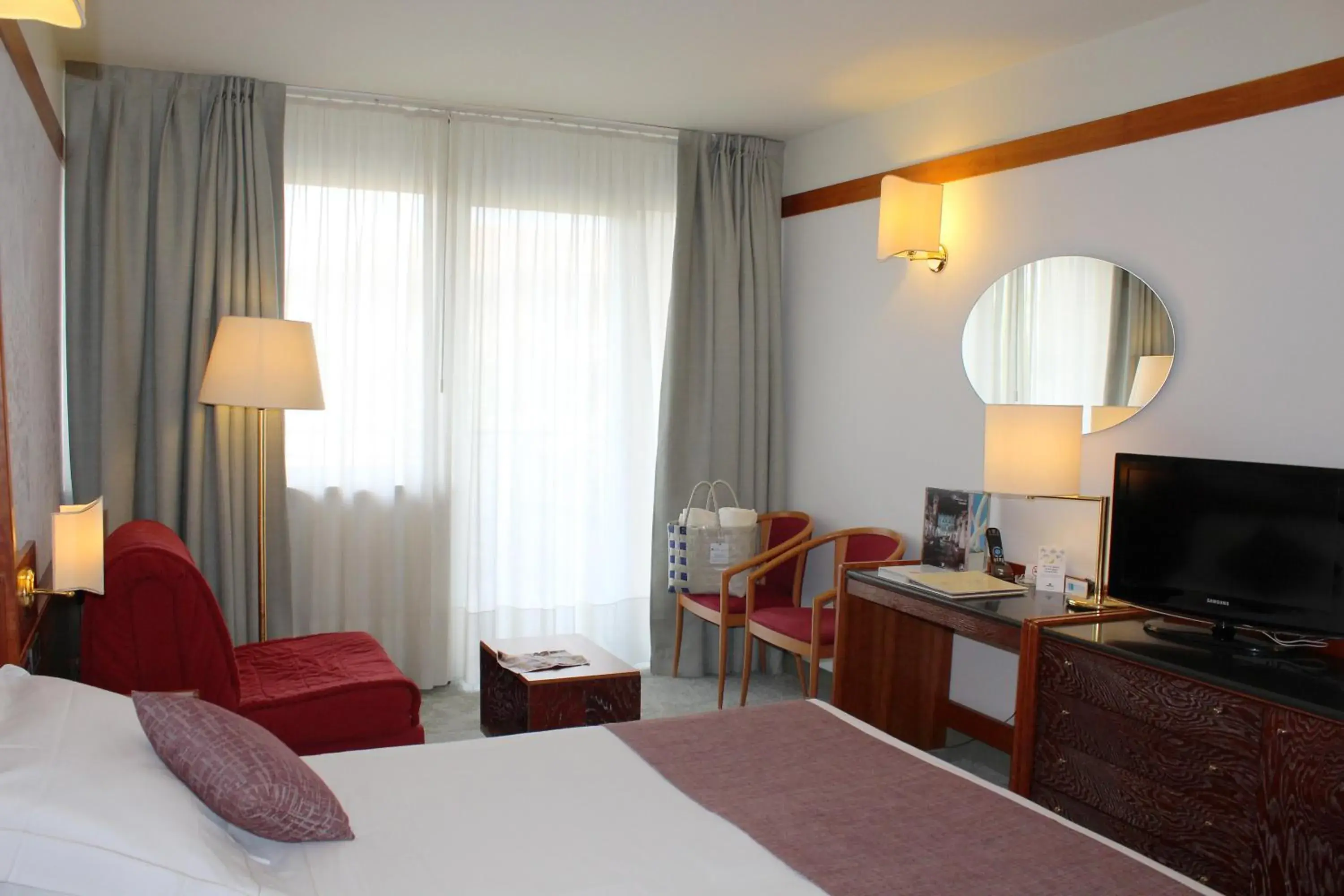 Comfort Twin/Double Room in Hotel Du Lac et Bellevue Comfort Twin/Double Room in Hotel Du Lac et Bellevue
