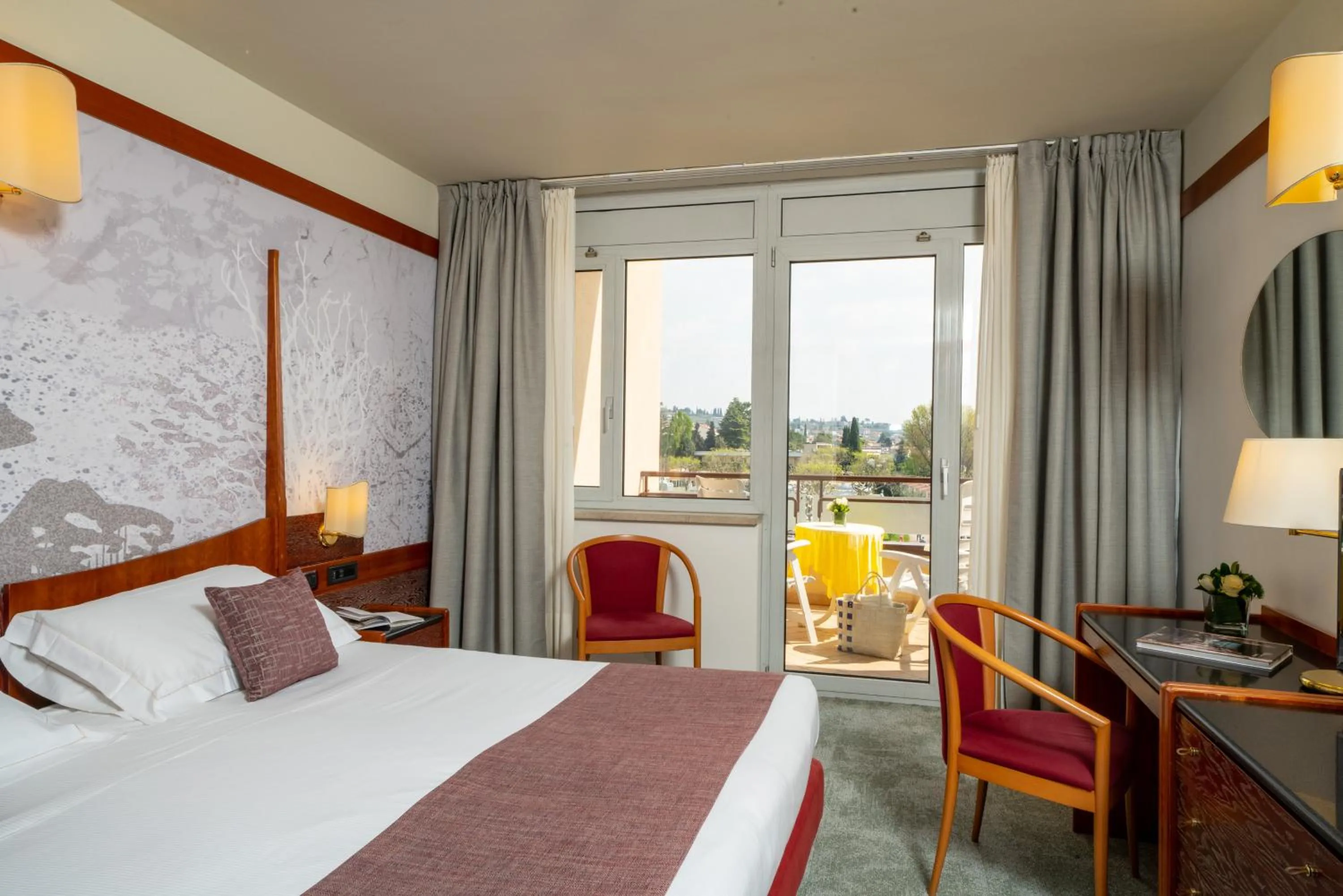 Photo of the whole room, Bed in Hotel Du Lac et Bellevue