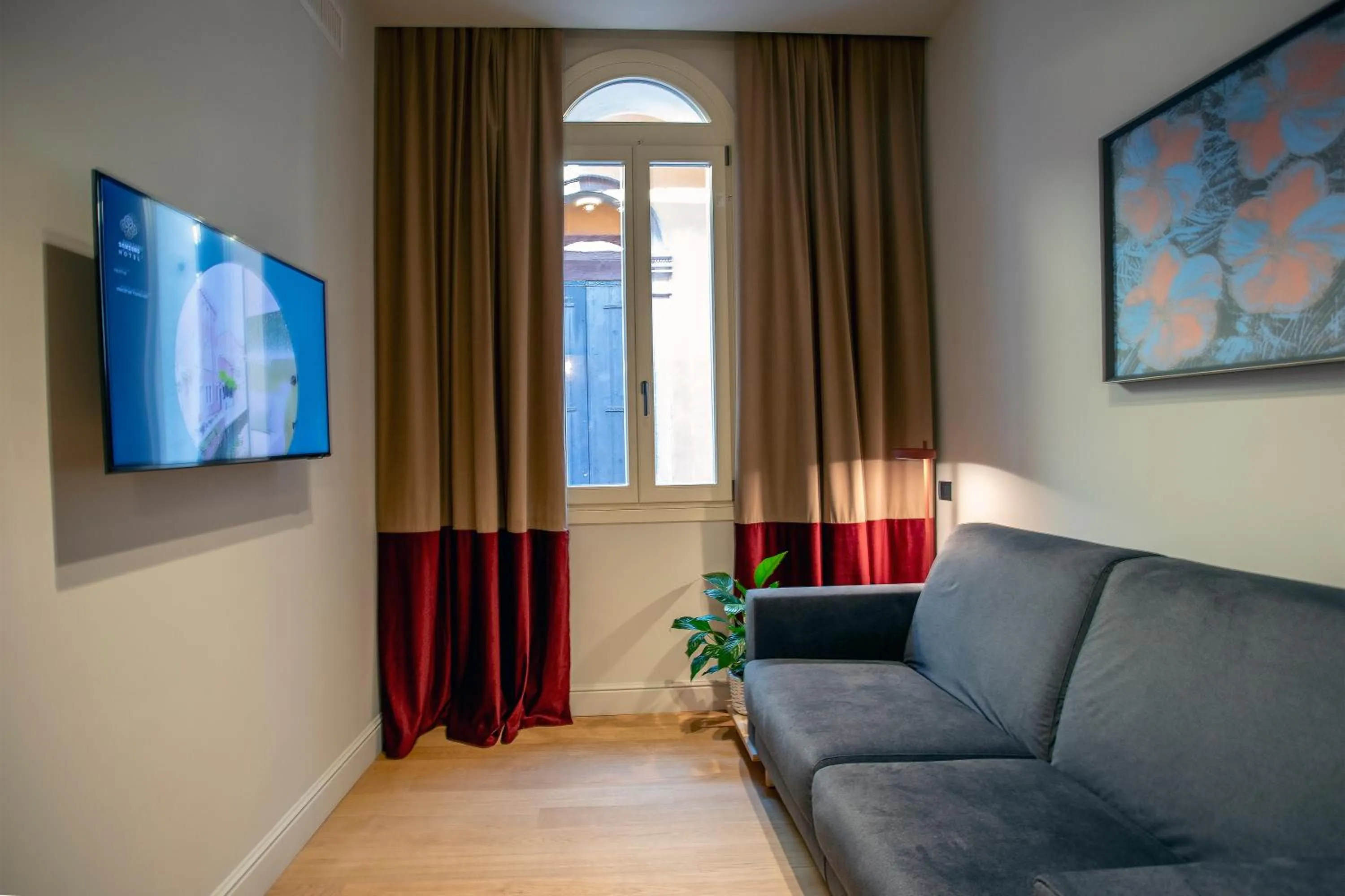 Communal lounge/ TV room in Hotel Casa W