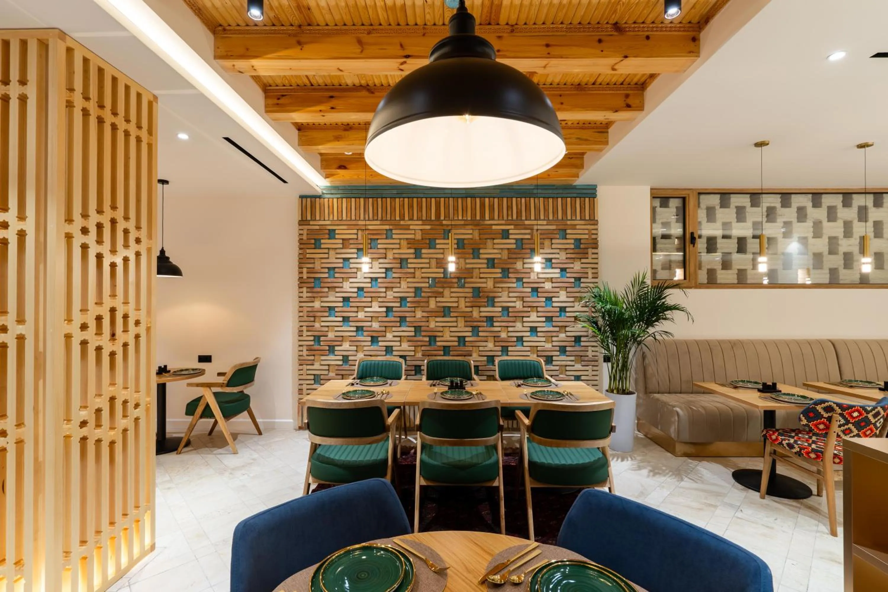 Restaurant/places to eat in Sarhad Hotel