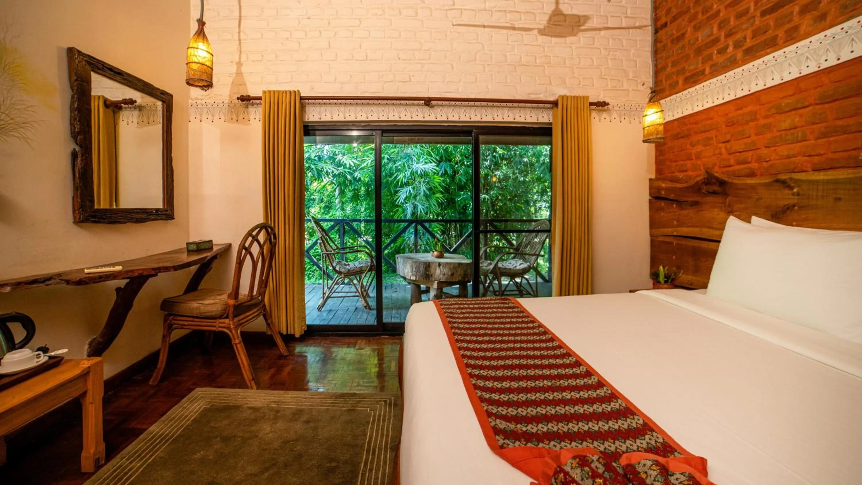 Bed in Siddhartha Wildlife Retreat