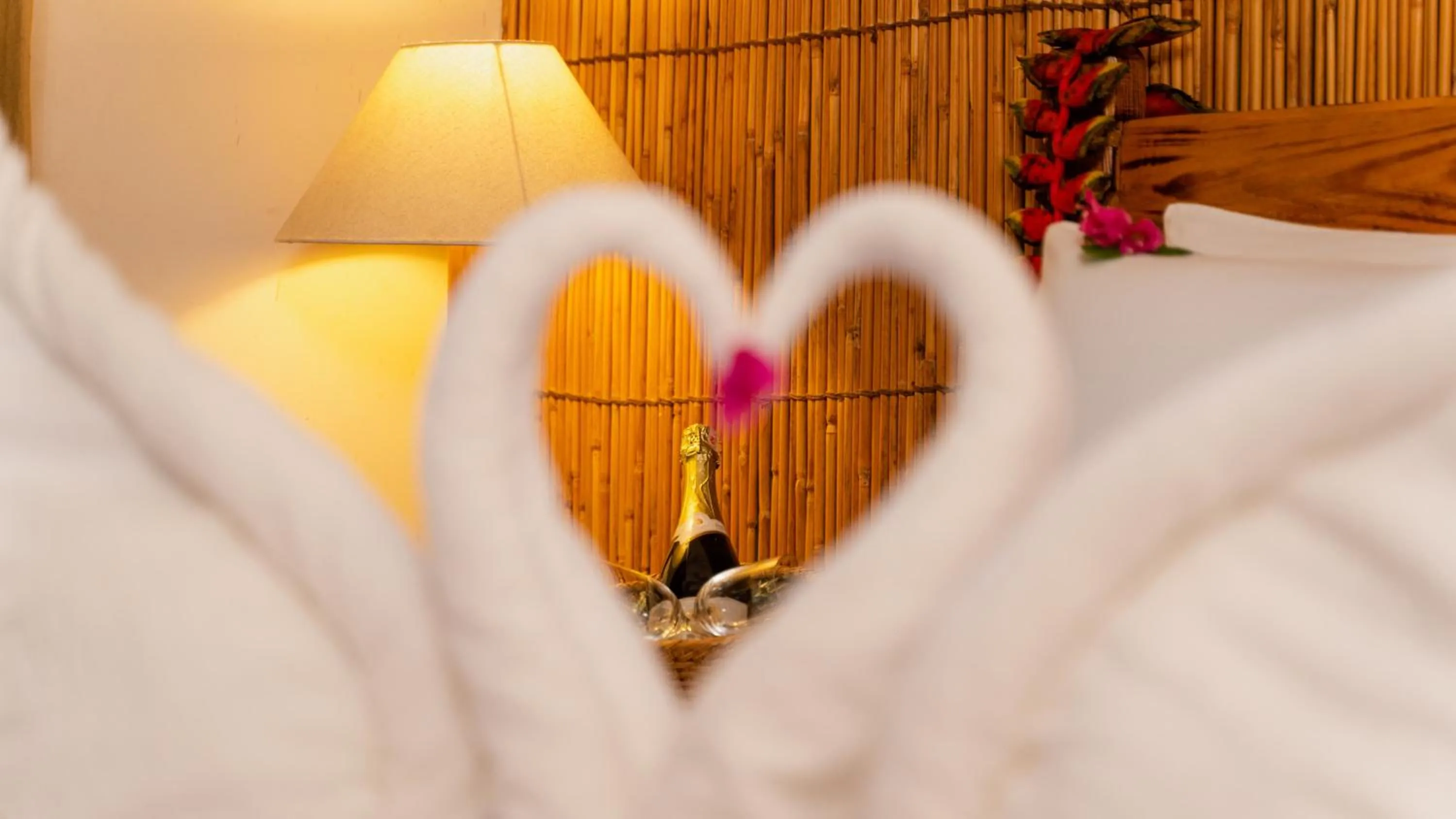 Bed in Siddhartha Wildlife Retreat