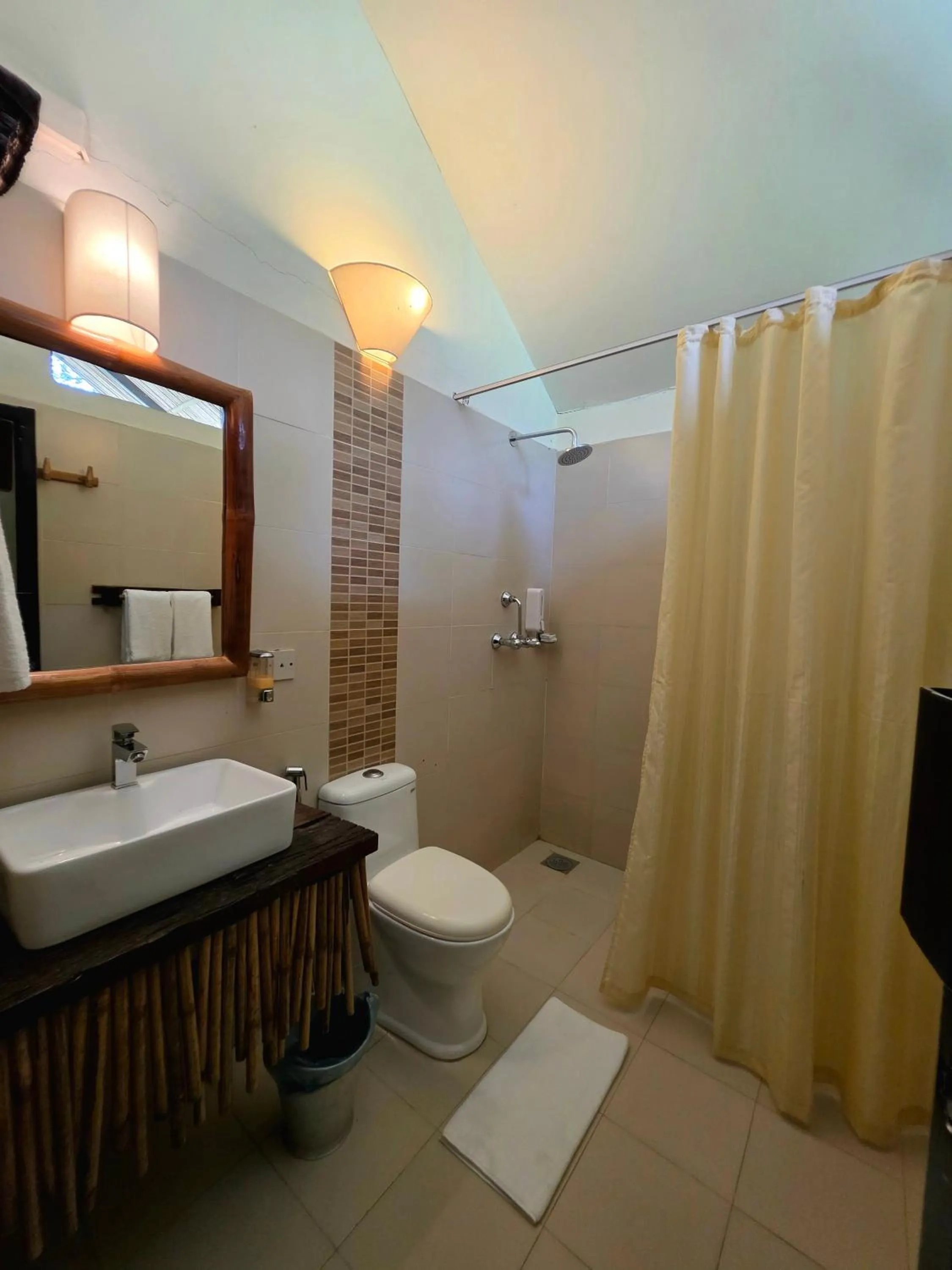 Shower in Siddhartha Wildlife Retreat