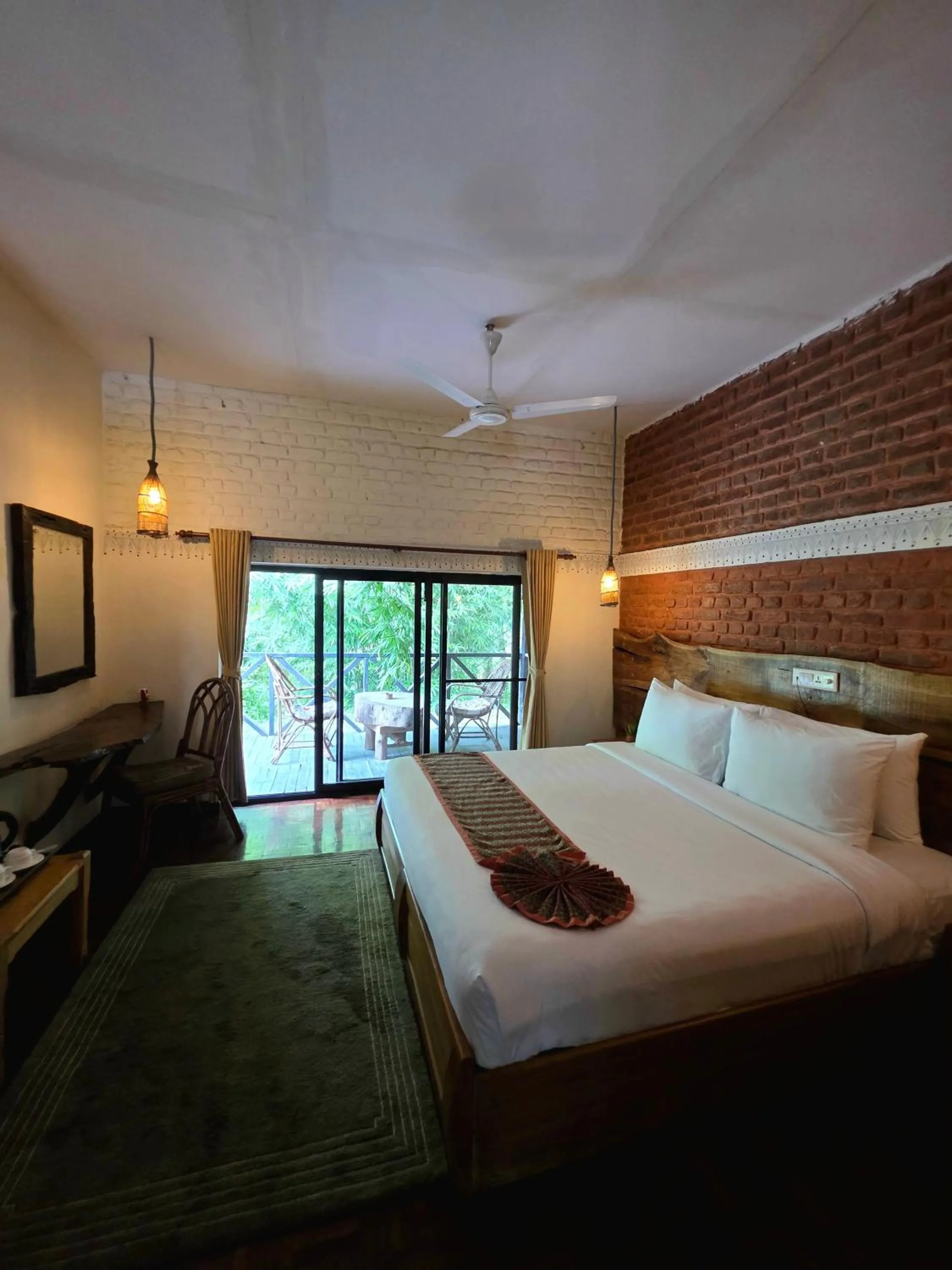 Bed in Siddhartha Wildlife Retreat