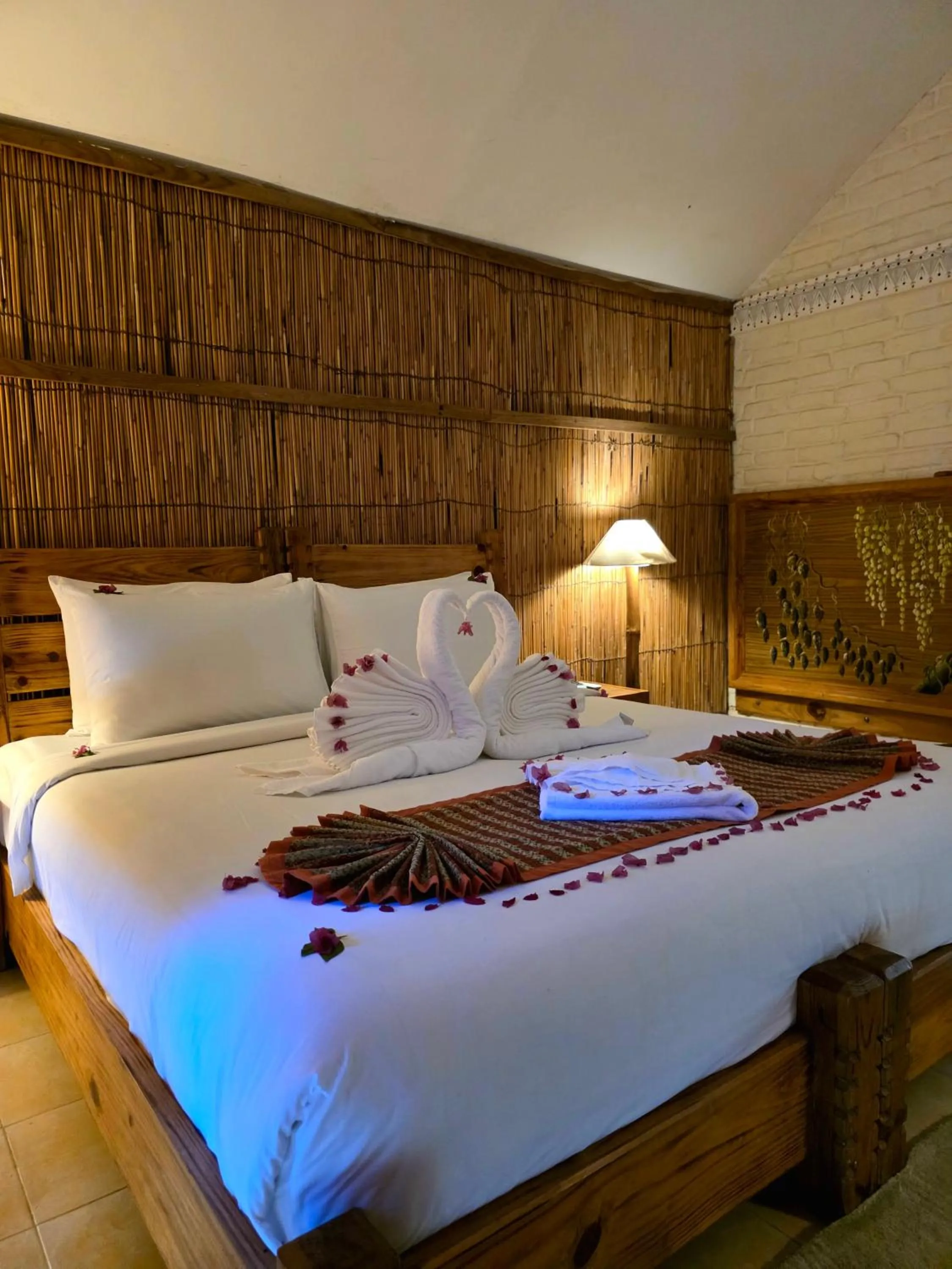 Bed in Siddhartha Wildlife Retreat