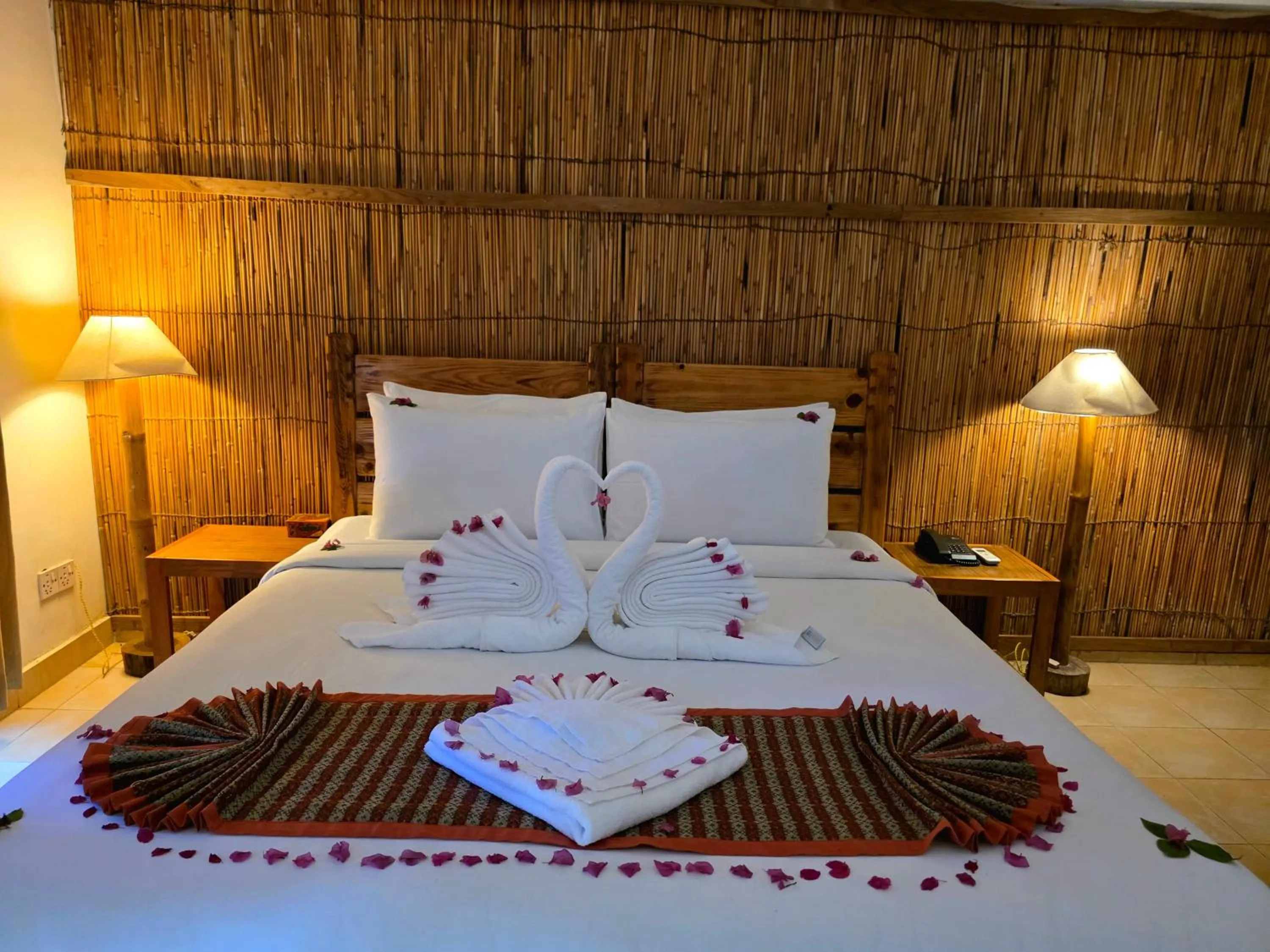 Bed in Siddhartha Wildlife Retreat