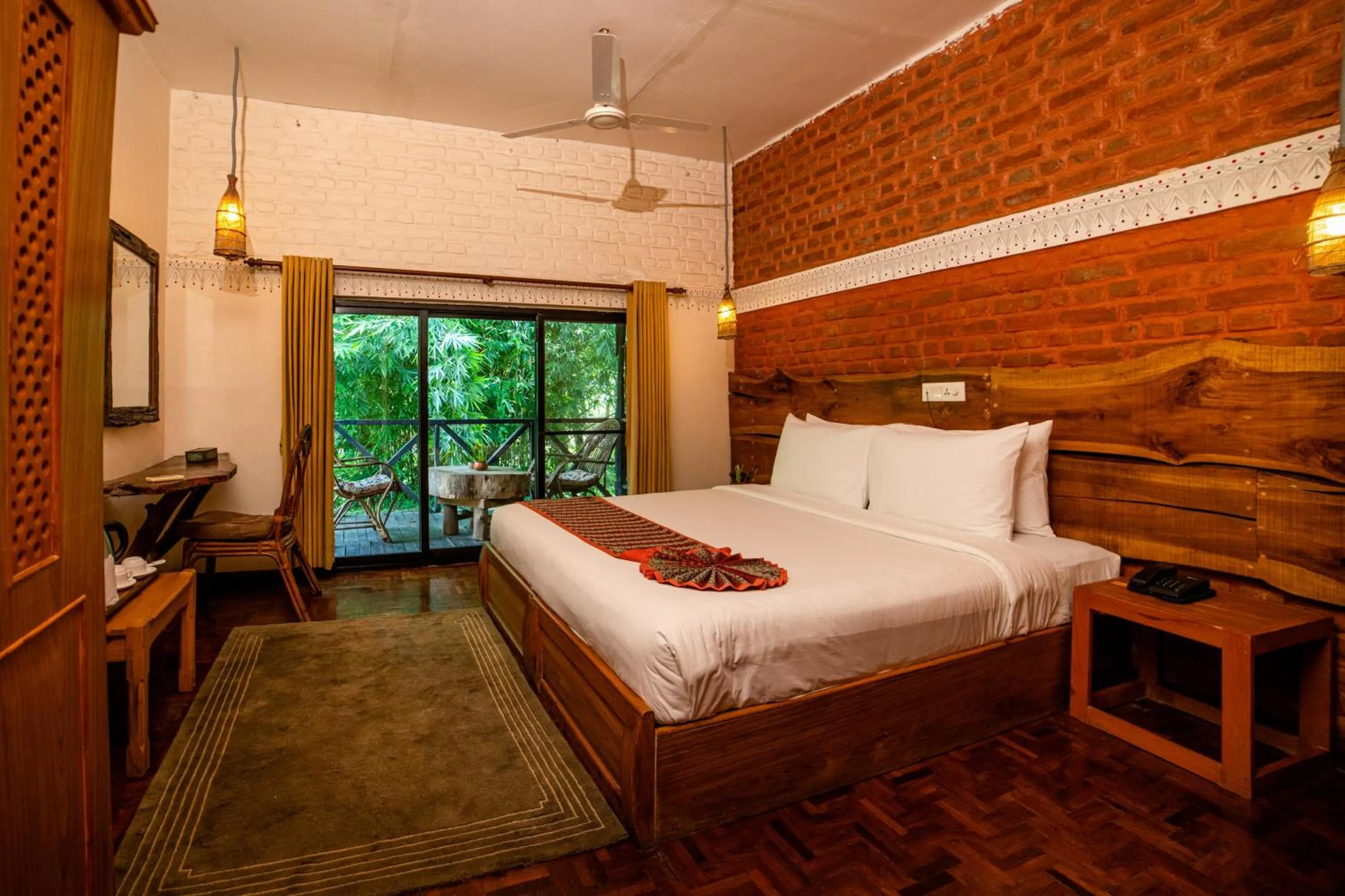 Bed in Siddhartha Wildlife Retreat