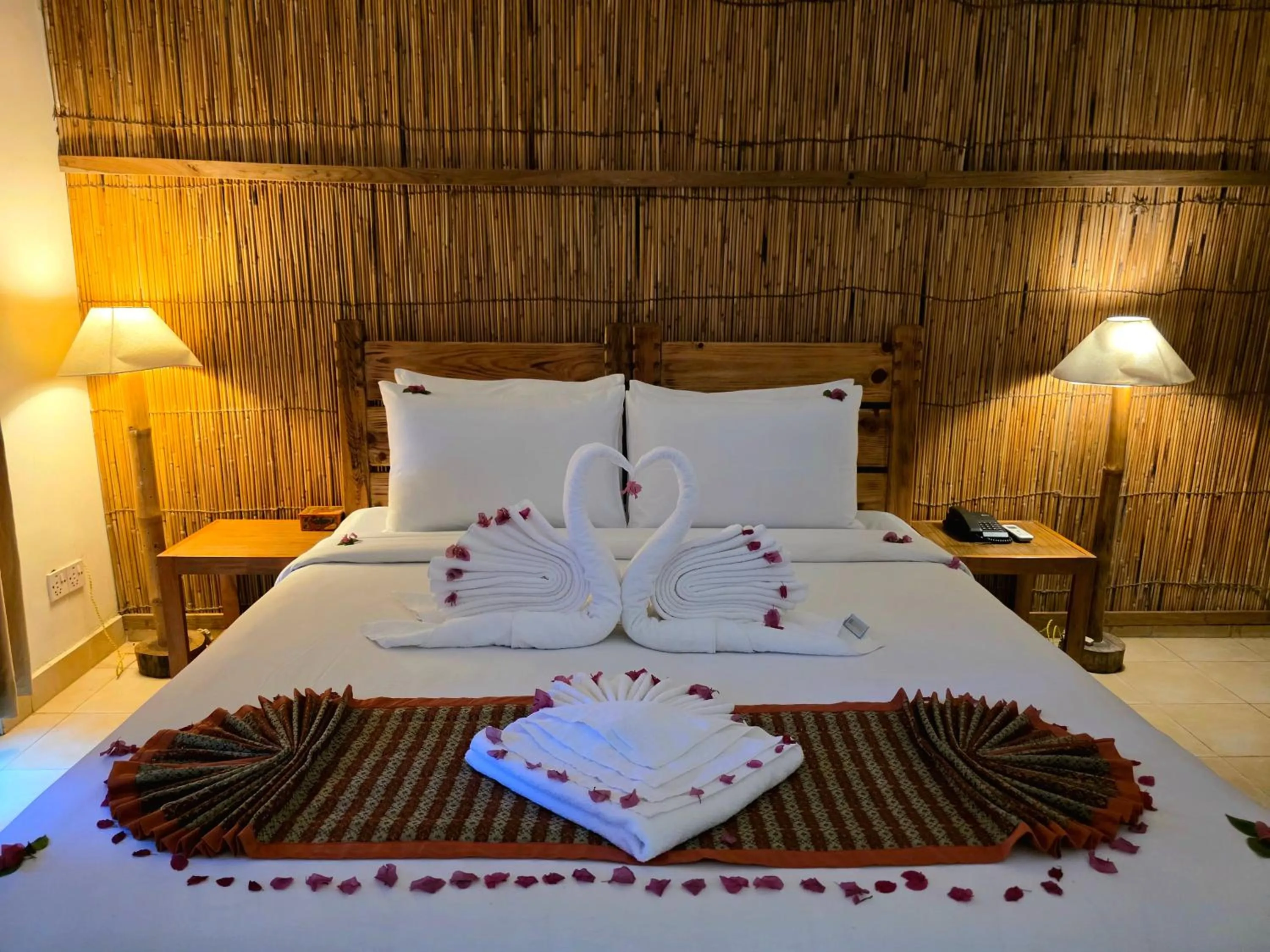 Bed in Siddhartha Wildlife Retreat