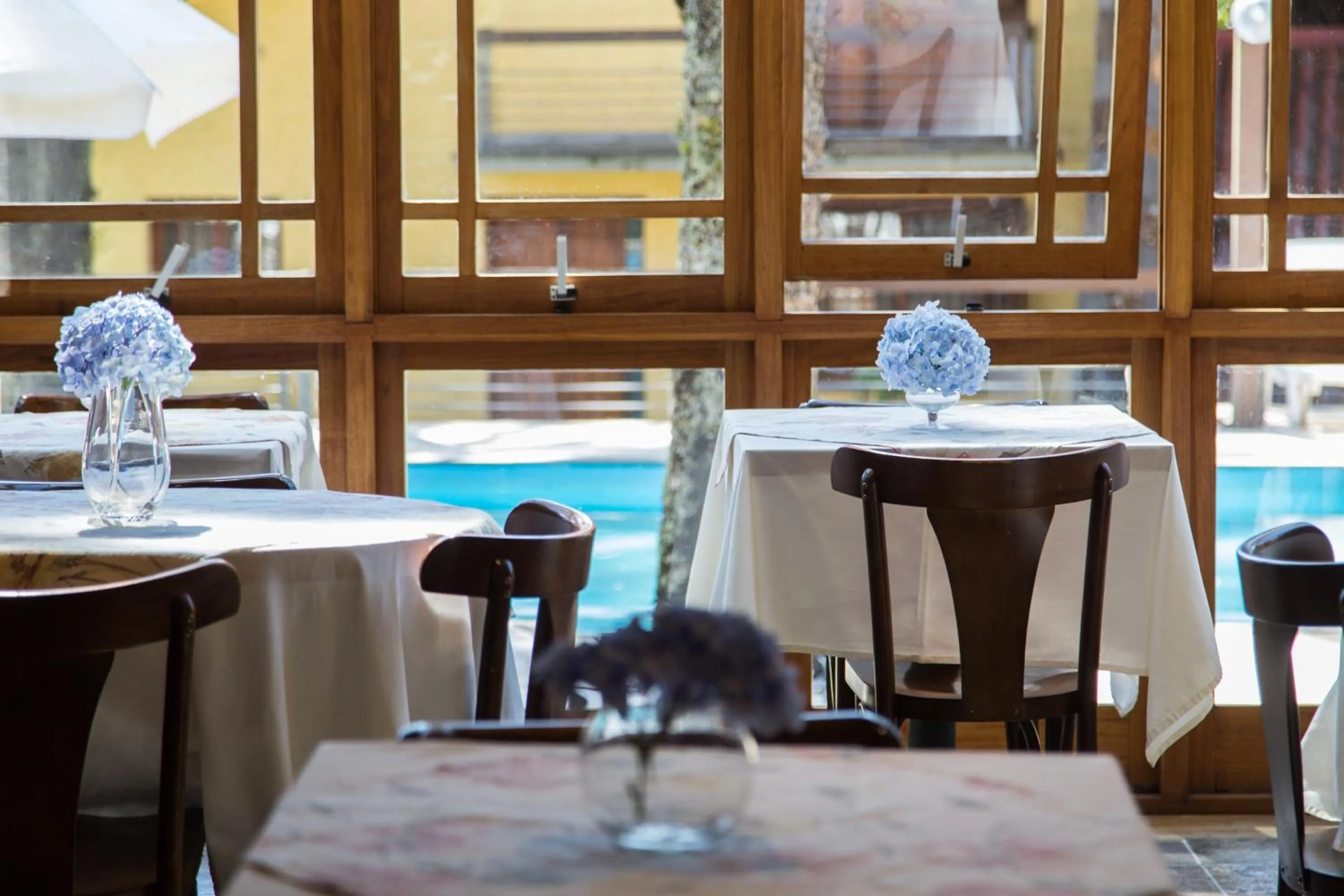 Restaurant/places to eat in Estalagem Vila Suzana - Quadra de Beach Tennis Indoor