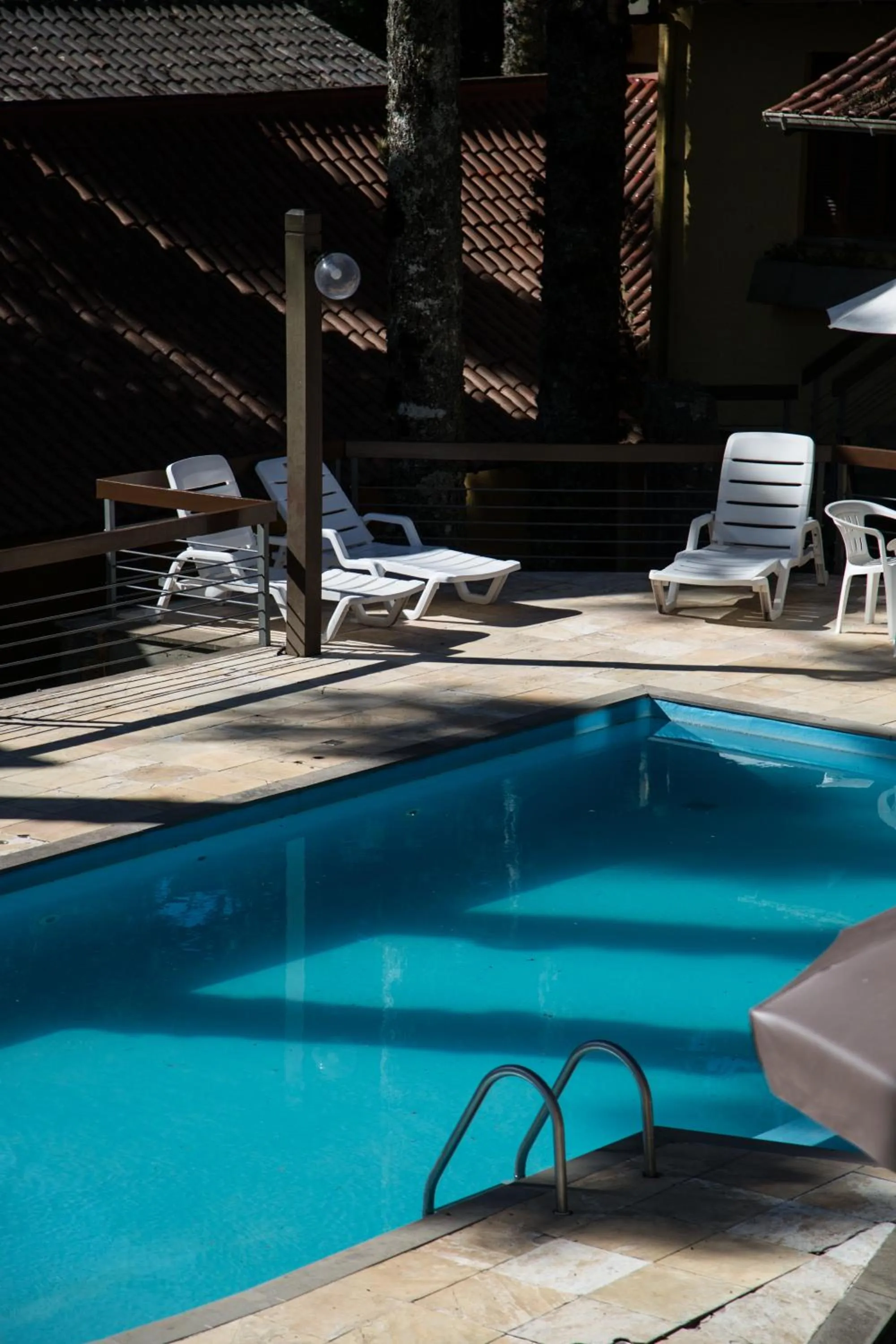 Swimming pool in Estalagem Vila Suzana - Quadra de Beach Tennis Indoor