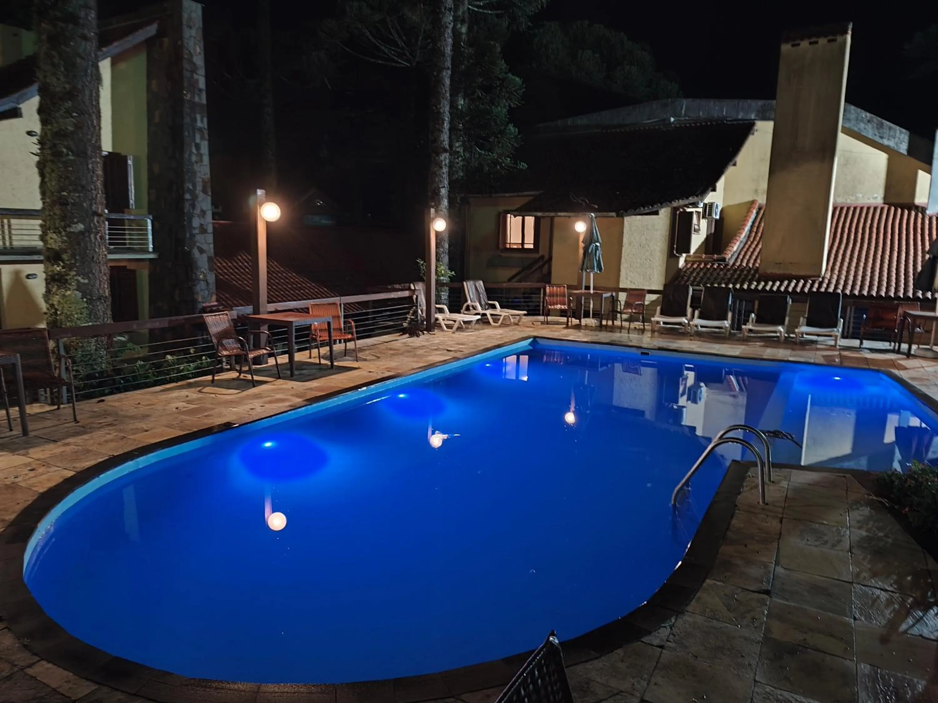 Swimming pool in Estalagem Vila Suzana - Quadra de Beach Tennis Indoor