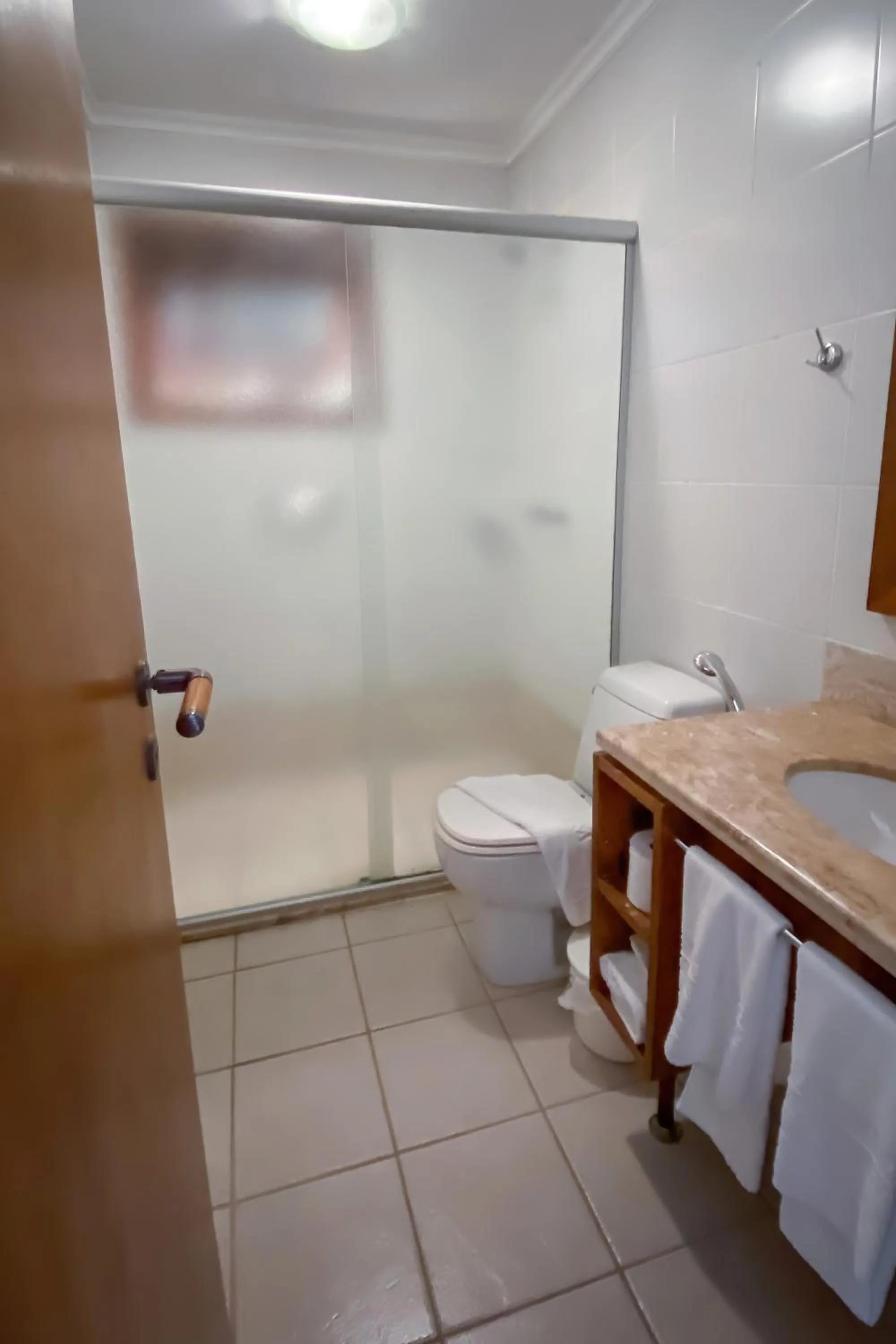 Shower in Estalagem Vila Suzana - Quadra de Beach Tennis Indoor