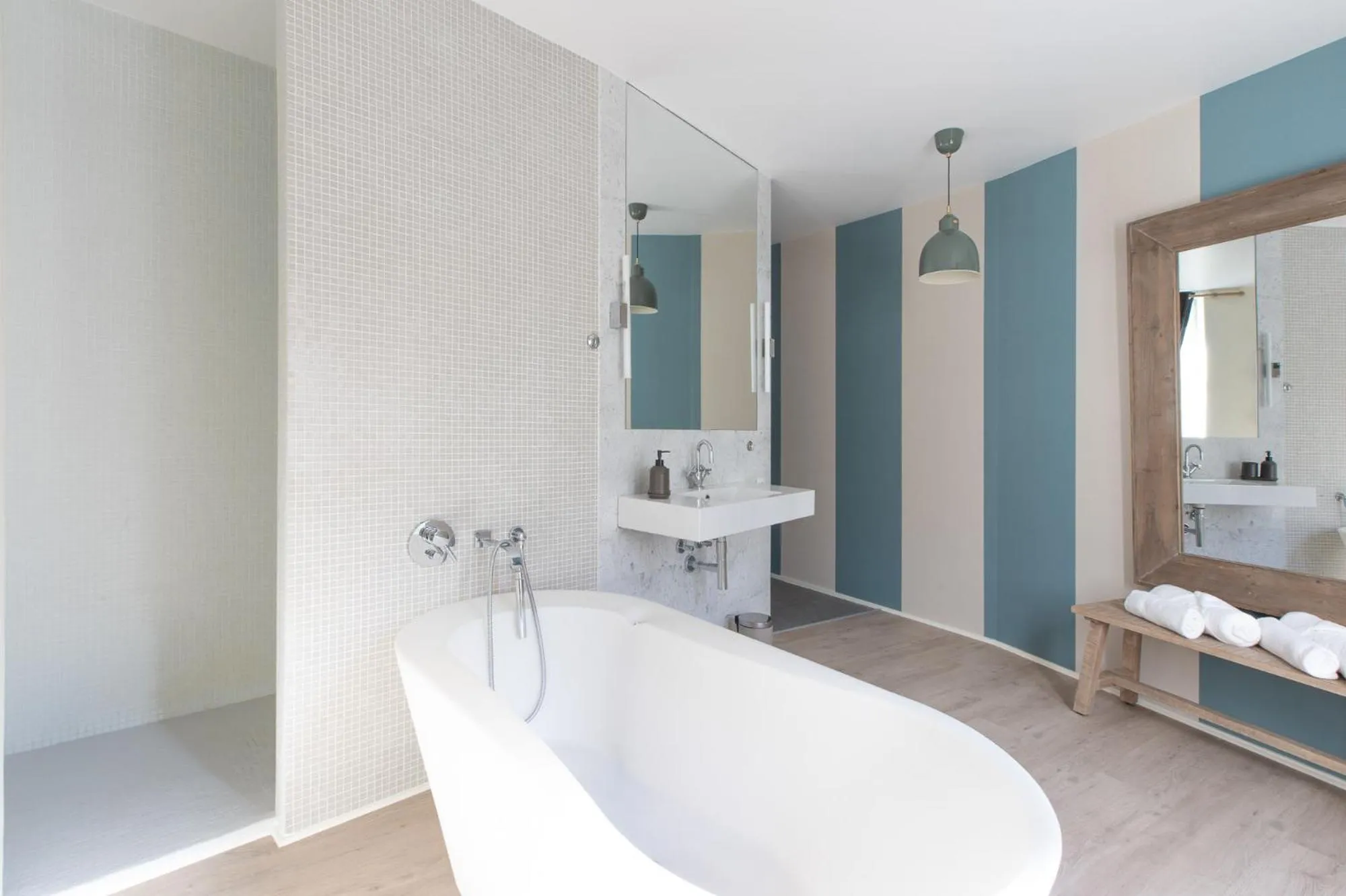 Bathroom in La Petite Fugue