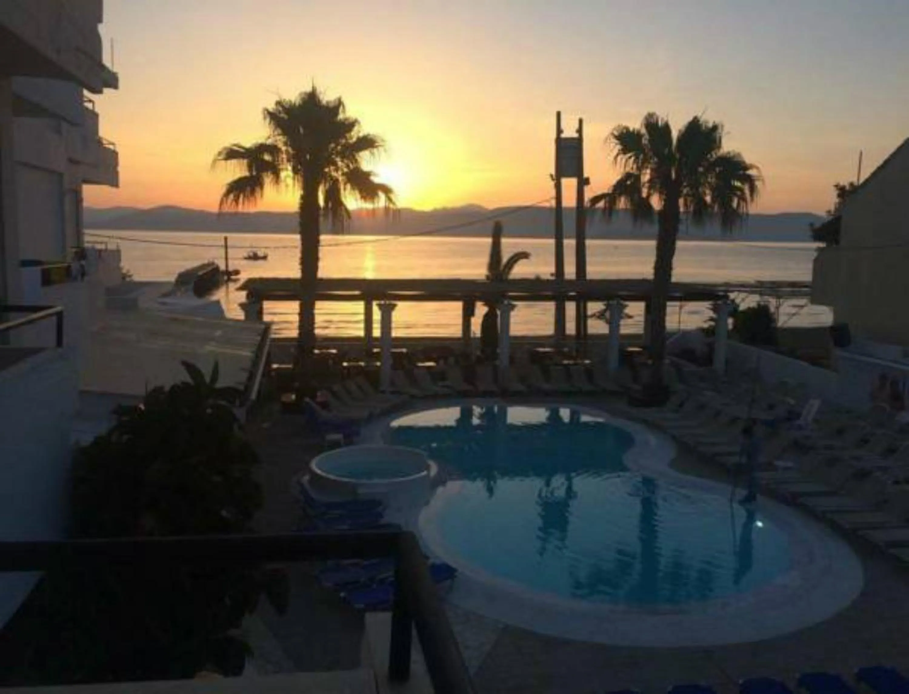 Quayside Village Hotel