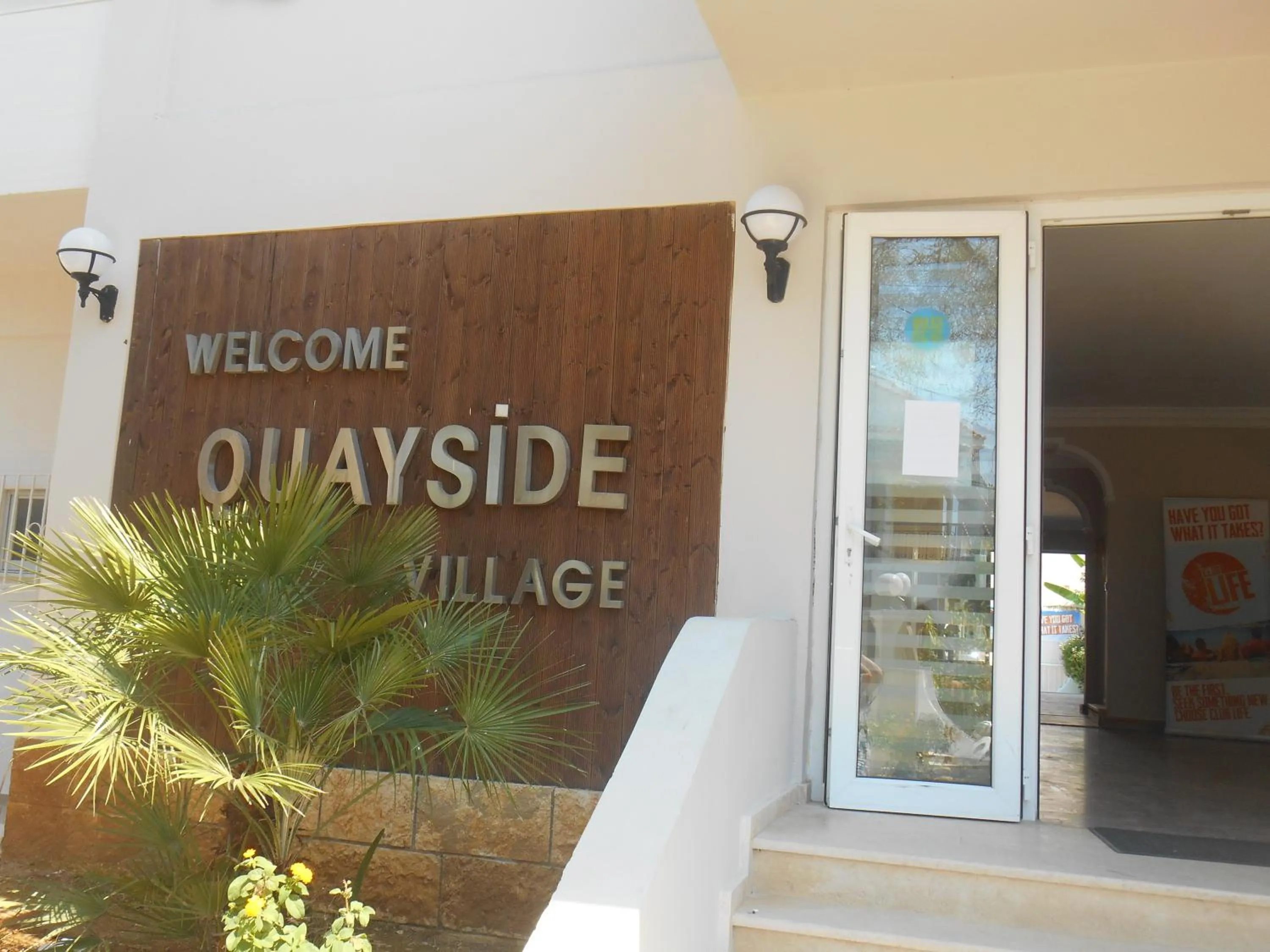 Facade/entrance in Quayside Village Hotel