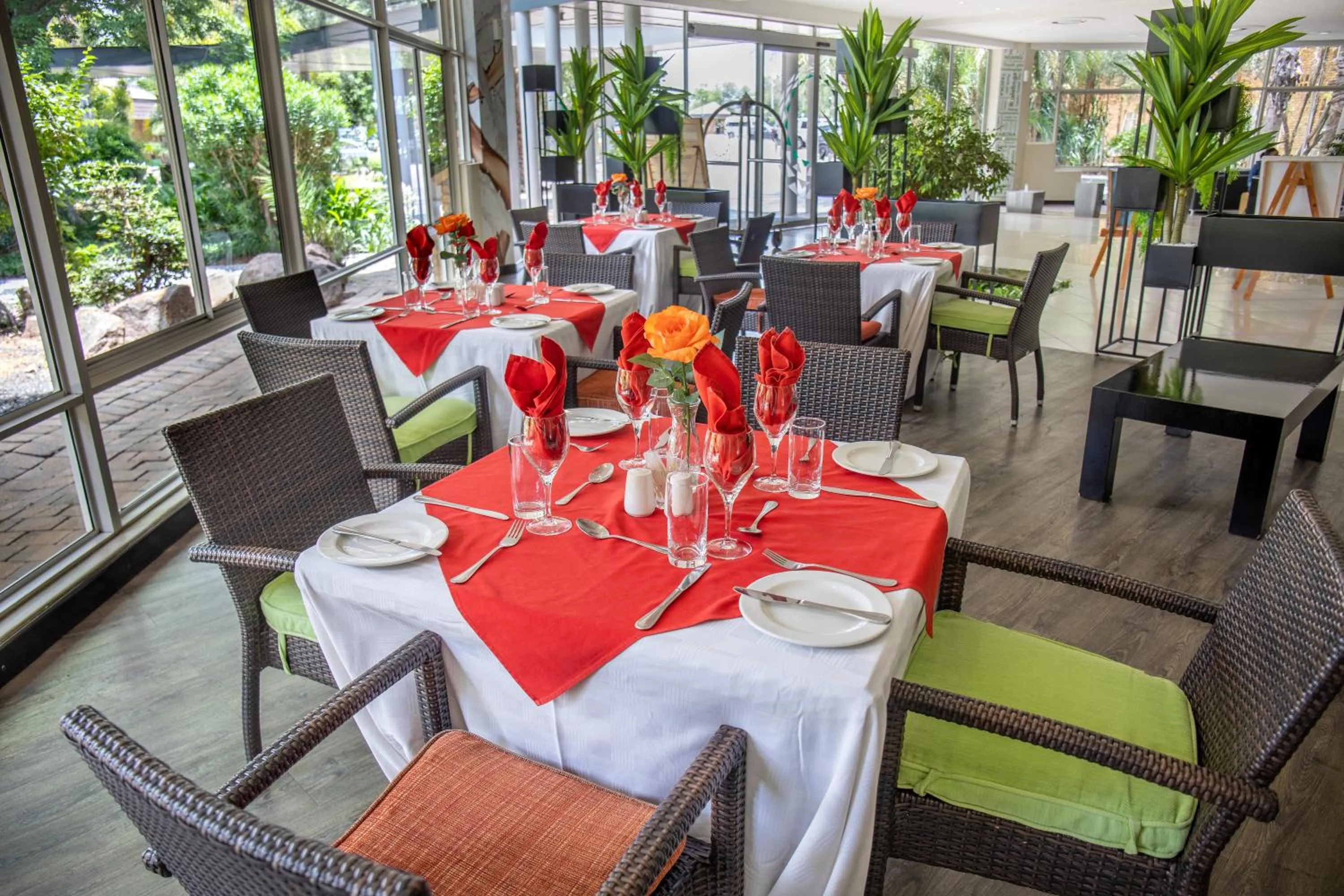 Restaurant/places to eat in Cresta Lodge Gaborone