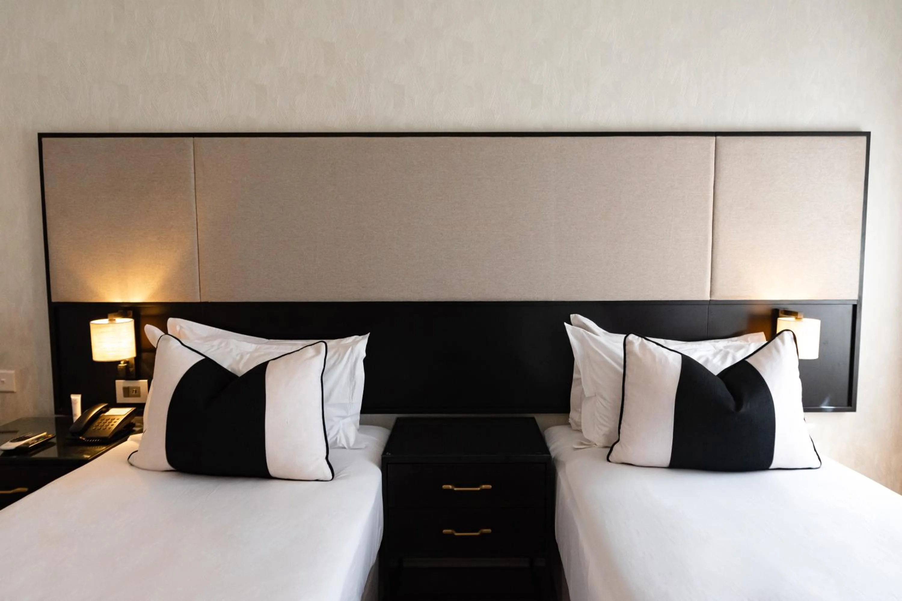 Bed in Cresta Churchill Hotel