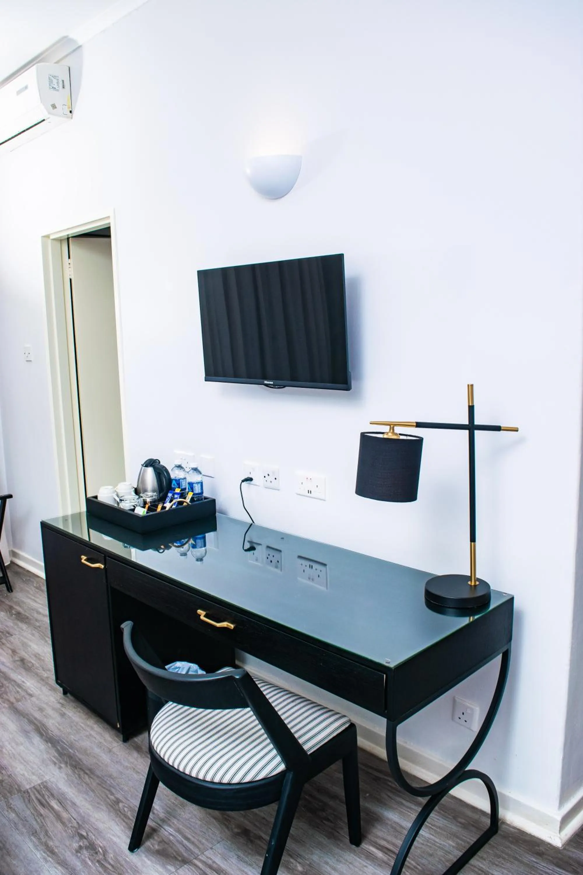 TV and multimedia in Cresta Churchill Hotel