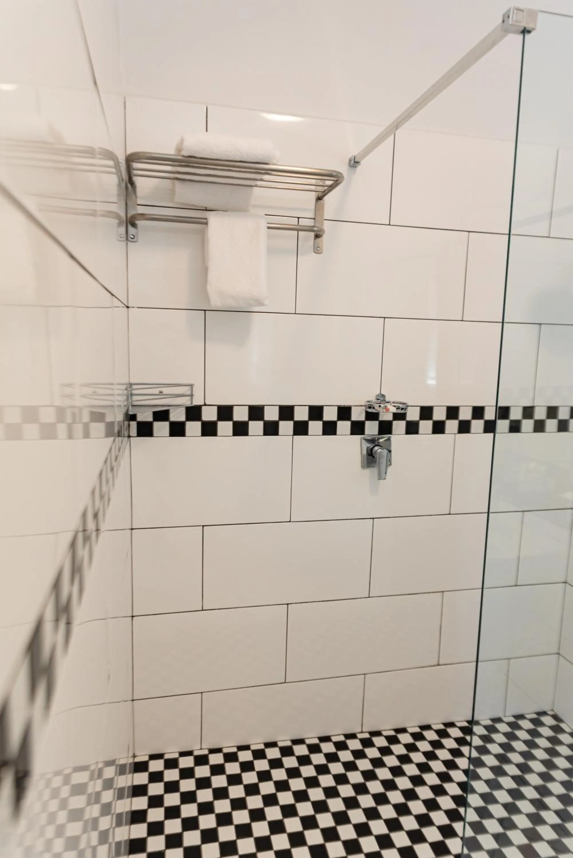 Shower in Cresta Churchill Hotel