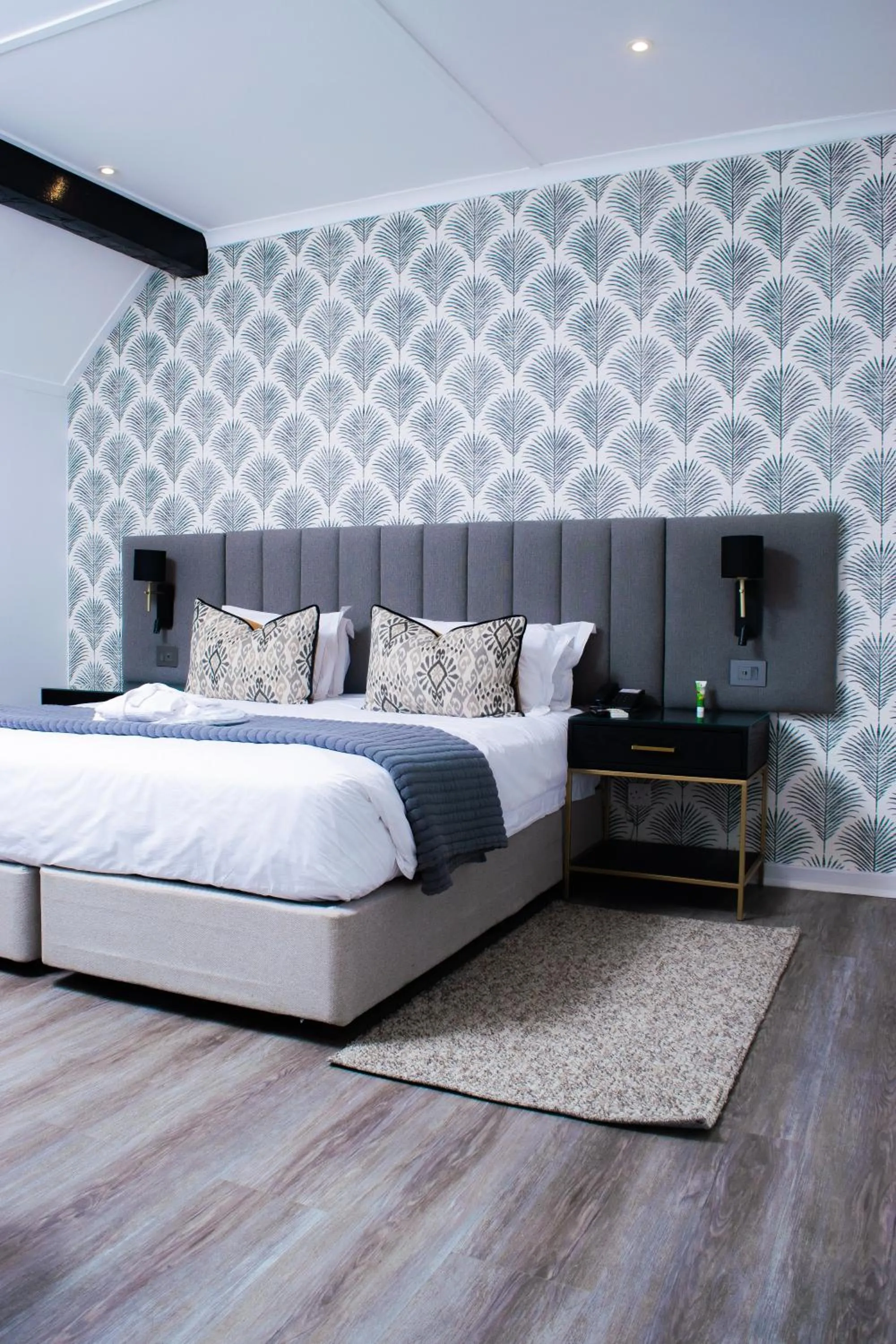 Bed in Cresta Churchill Hotel