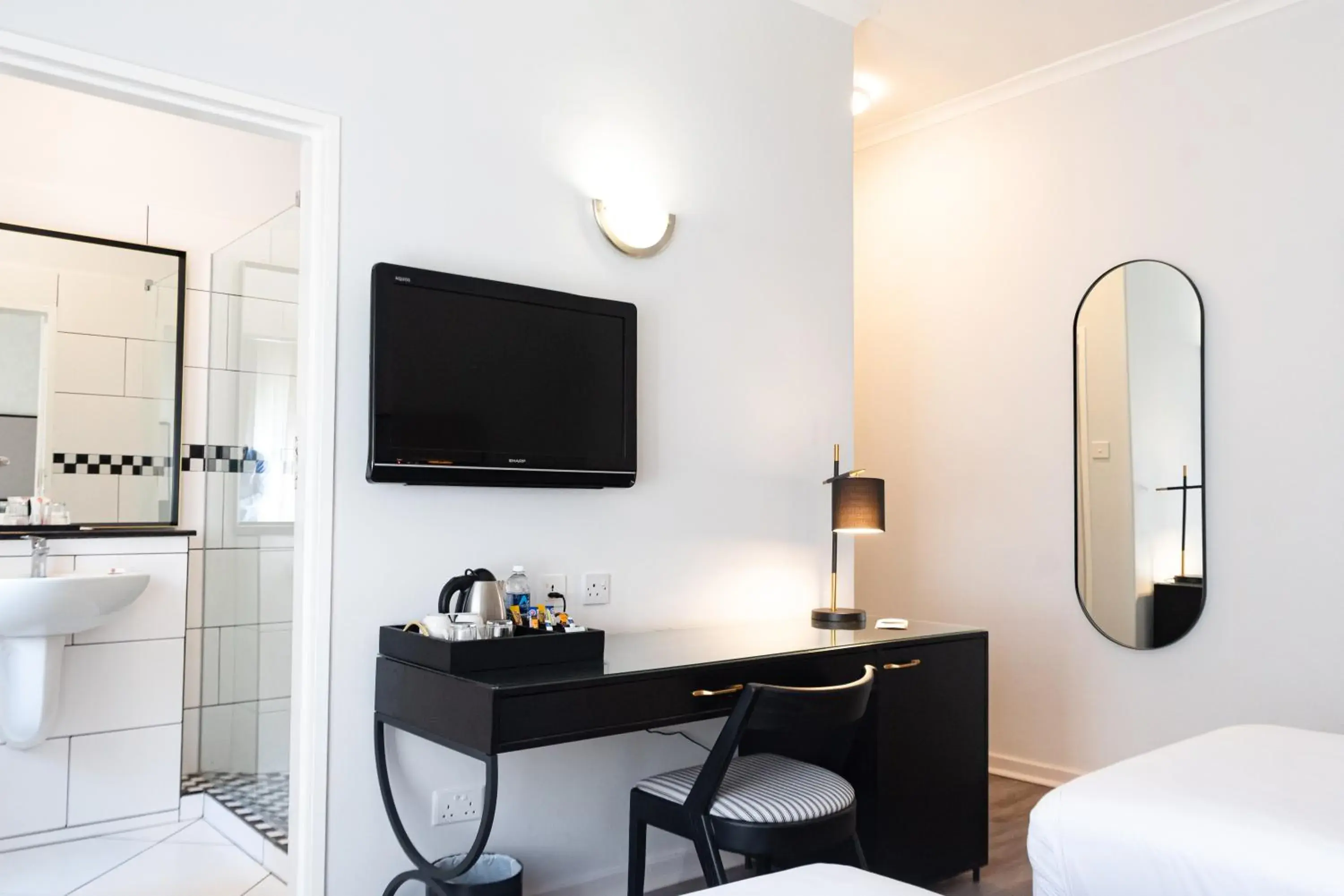 Superior Twin Room - single occupancy in Cresta Churchill Hotel Superior Twin Room - single occupancy in Cresta Churchill Hotel