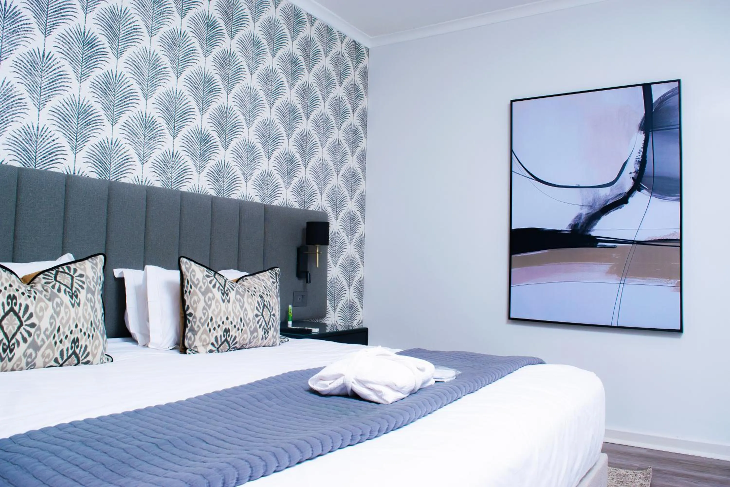 Bed in Cresta Churchill Hotel