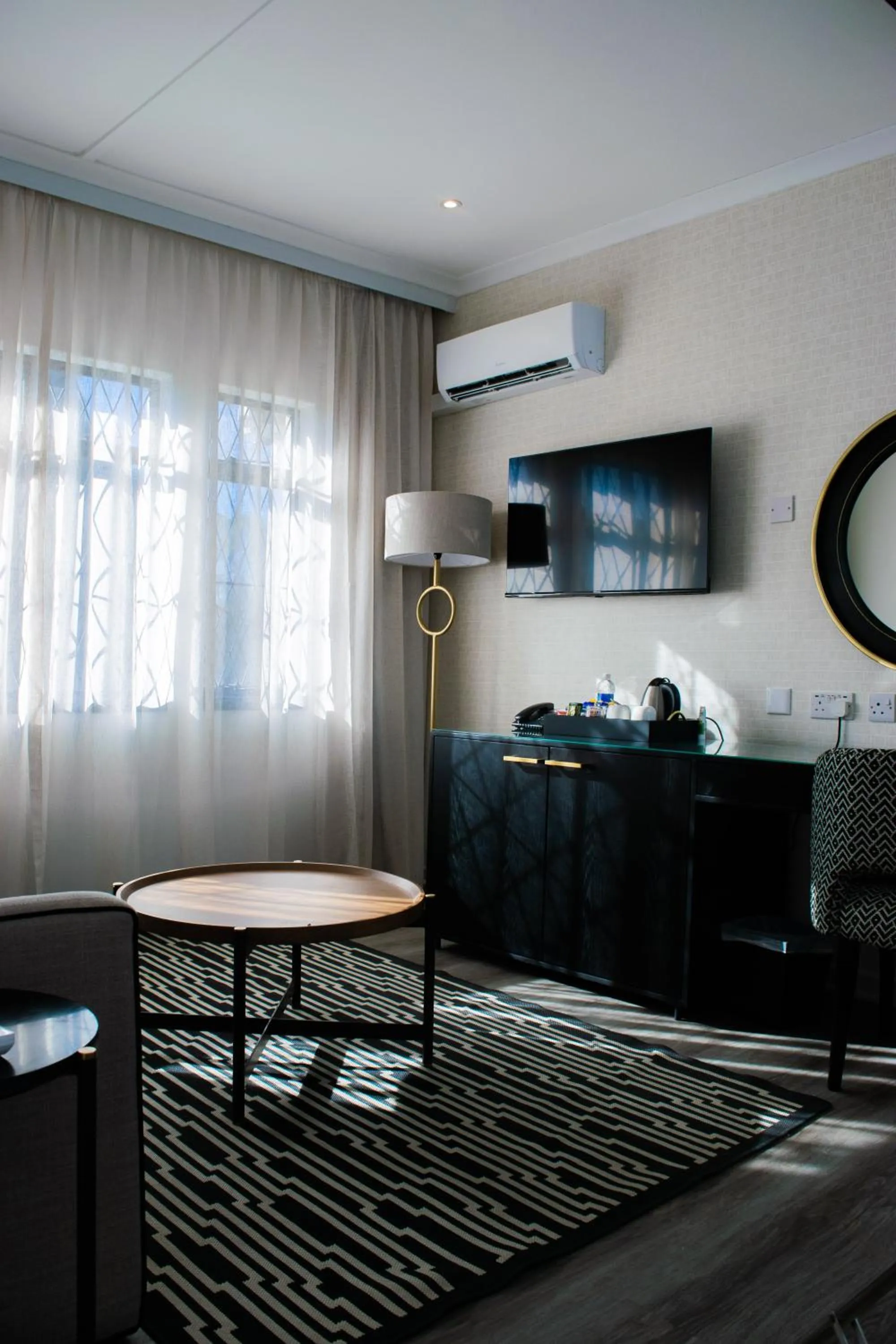 TV and multimedia in Cresta Churchill Hotel