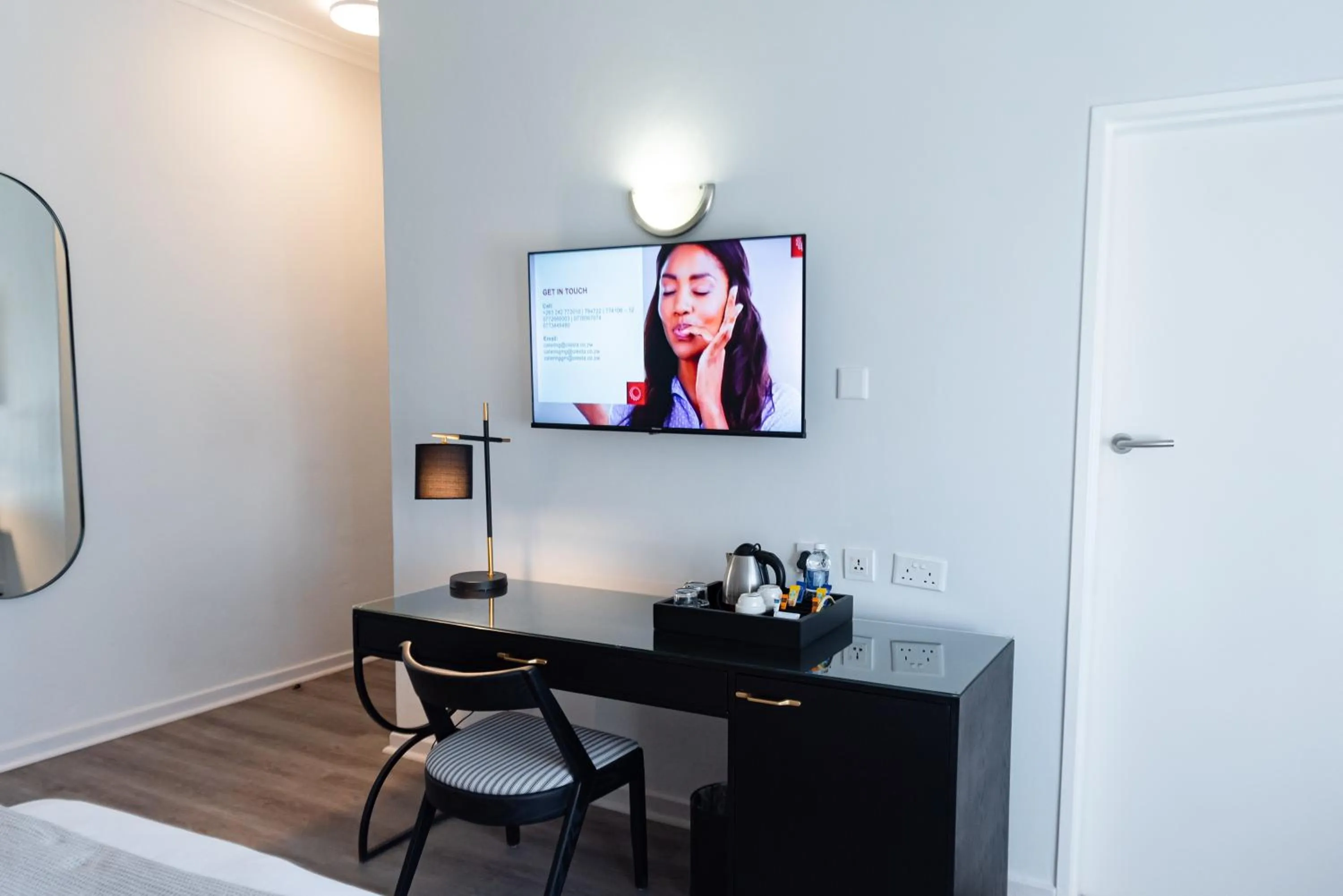 TV and multimedia in Cresta Churchill Hotel