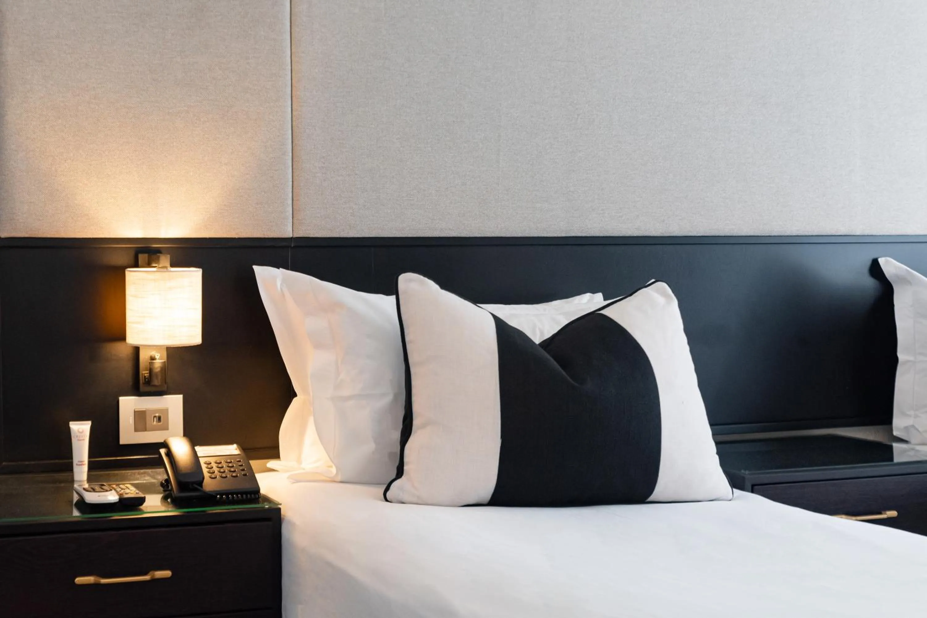 Bed in Cresta Churchill Hotel