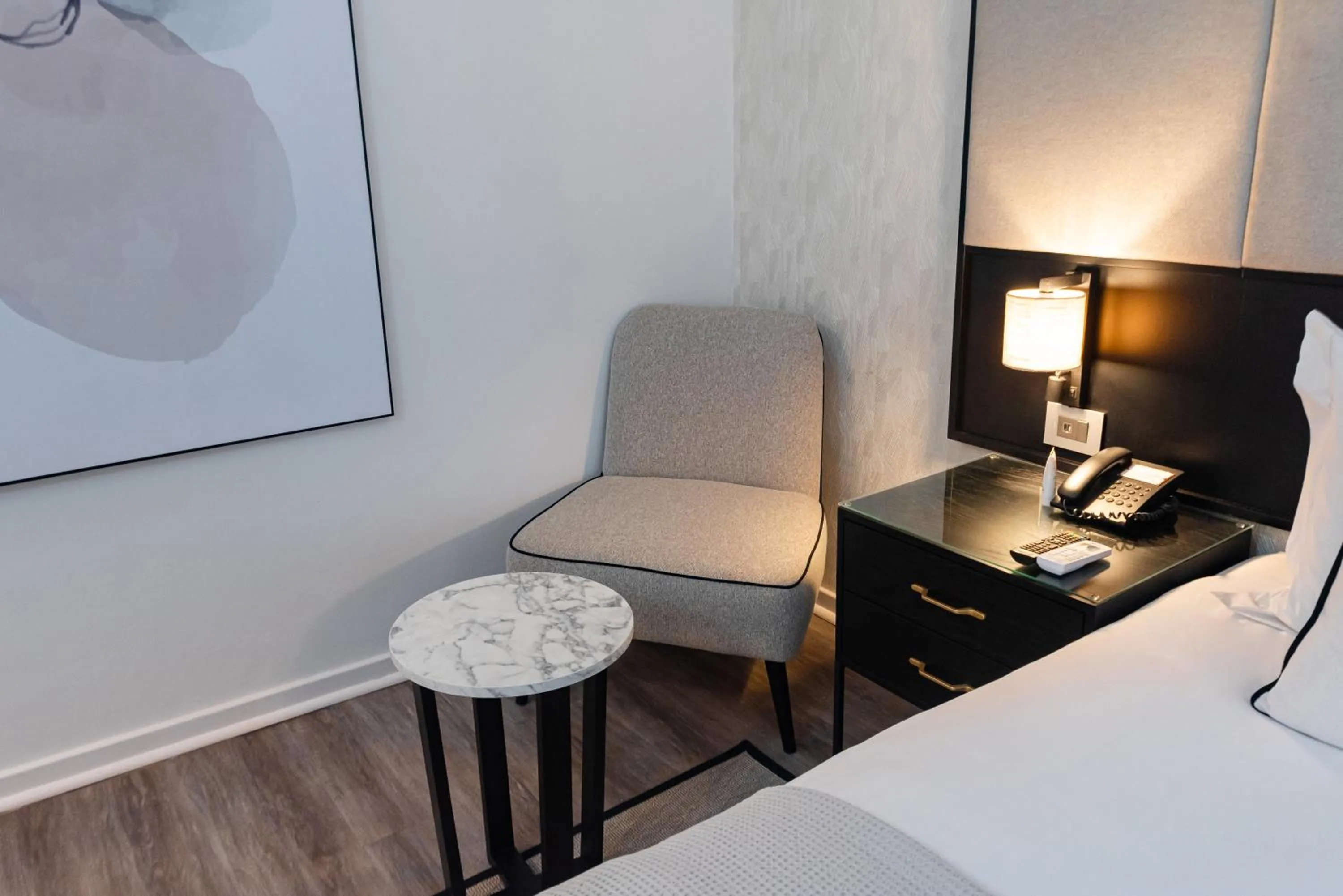 Bed in Cresta Churchill Hotel