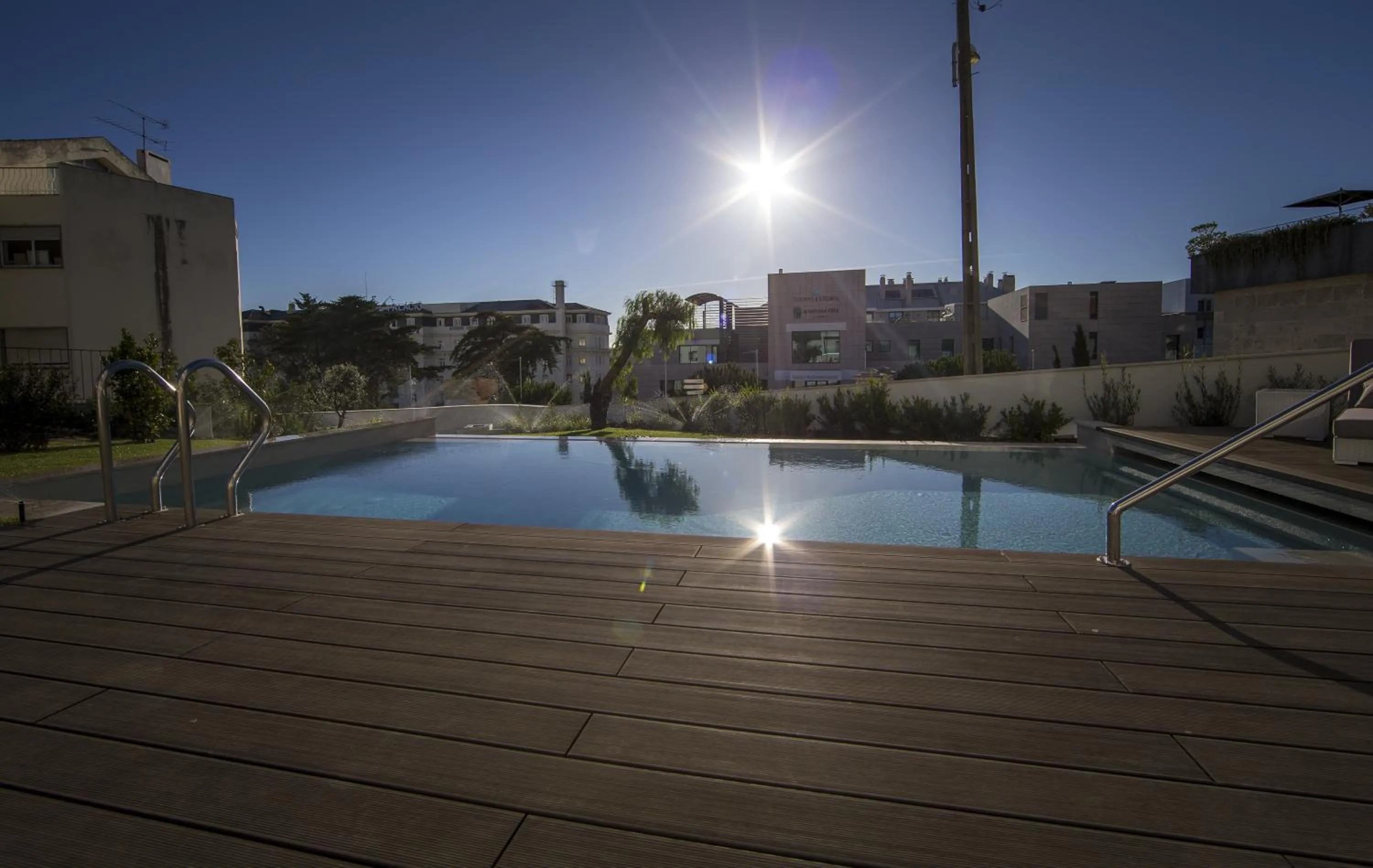 Swimming pool in Somewhere - Estoril Guesthouse