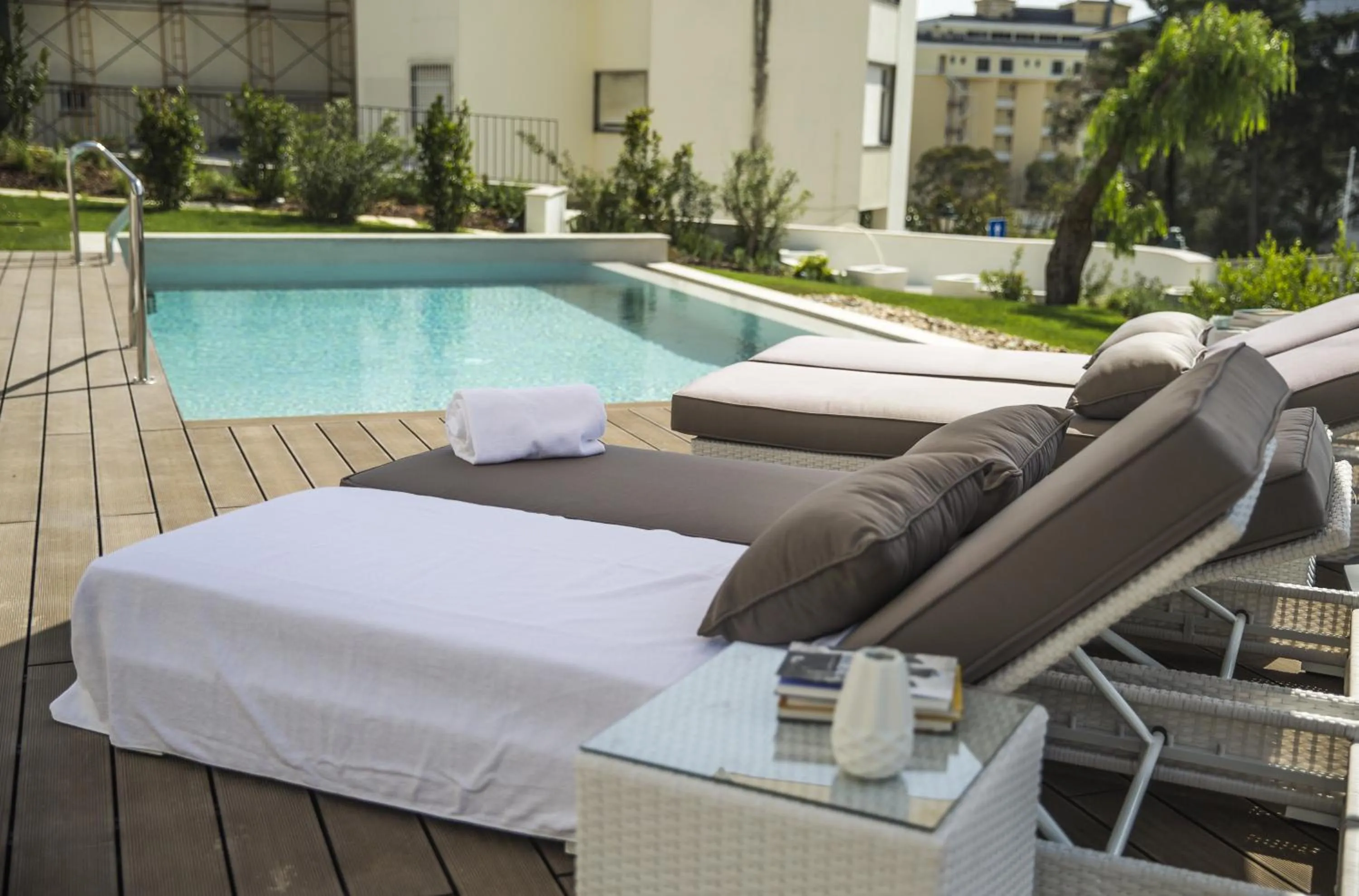 Swimming pool in Somewhere - Estoril Guesthouse