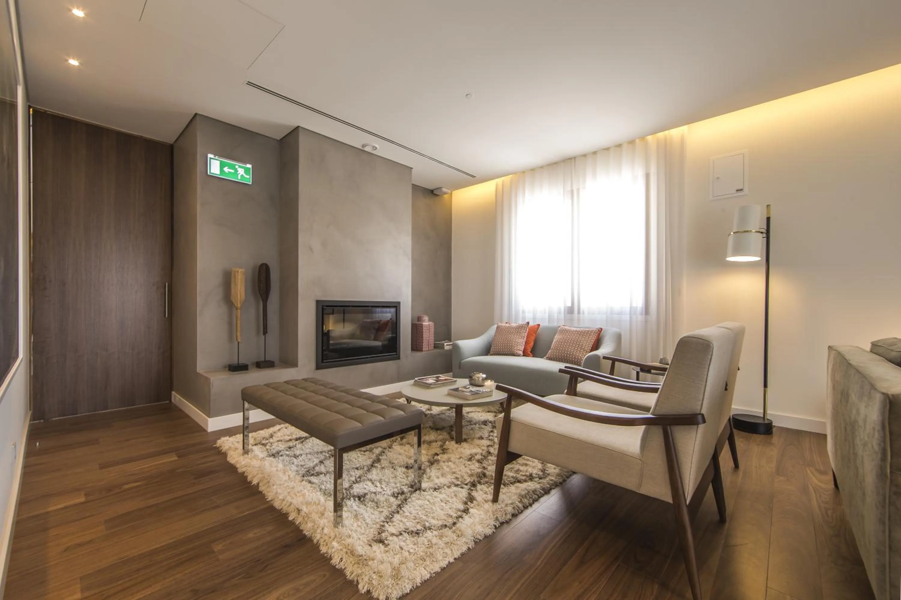 Communal lounge/ TV room in Somewhere - Estoril Guesthouse